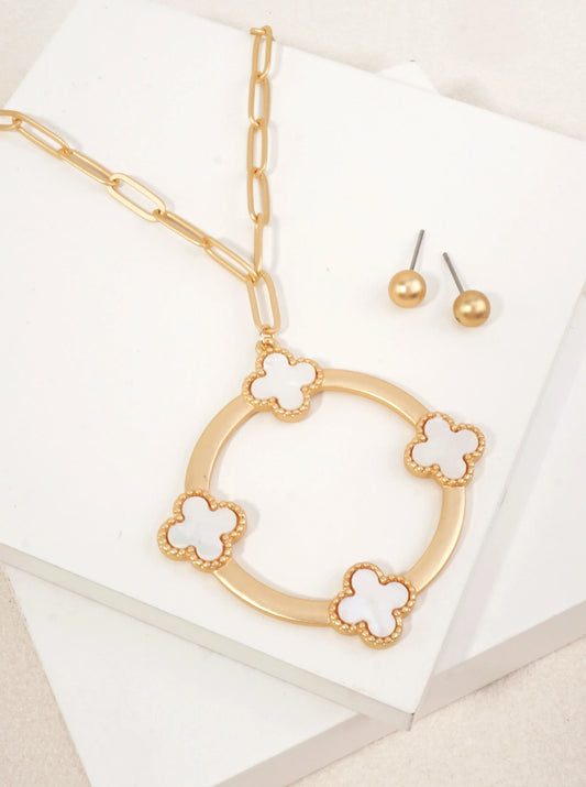 Geometric Quatrefoil Pendant Necklace Set
