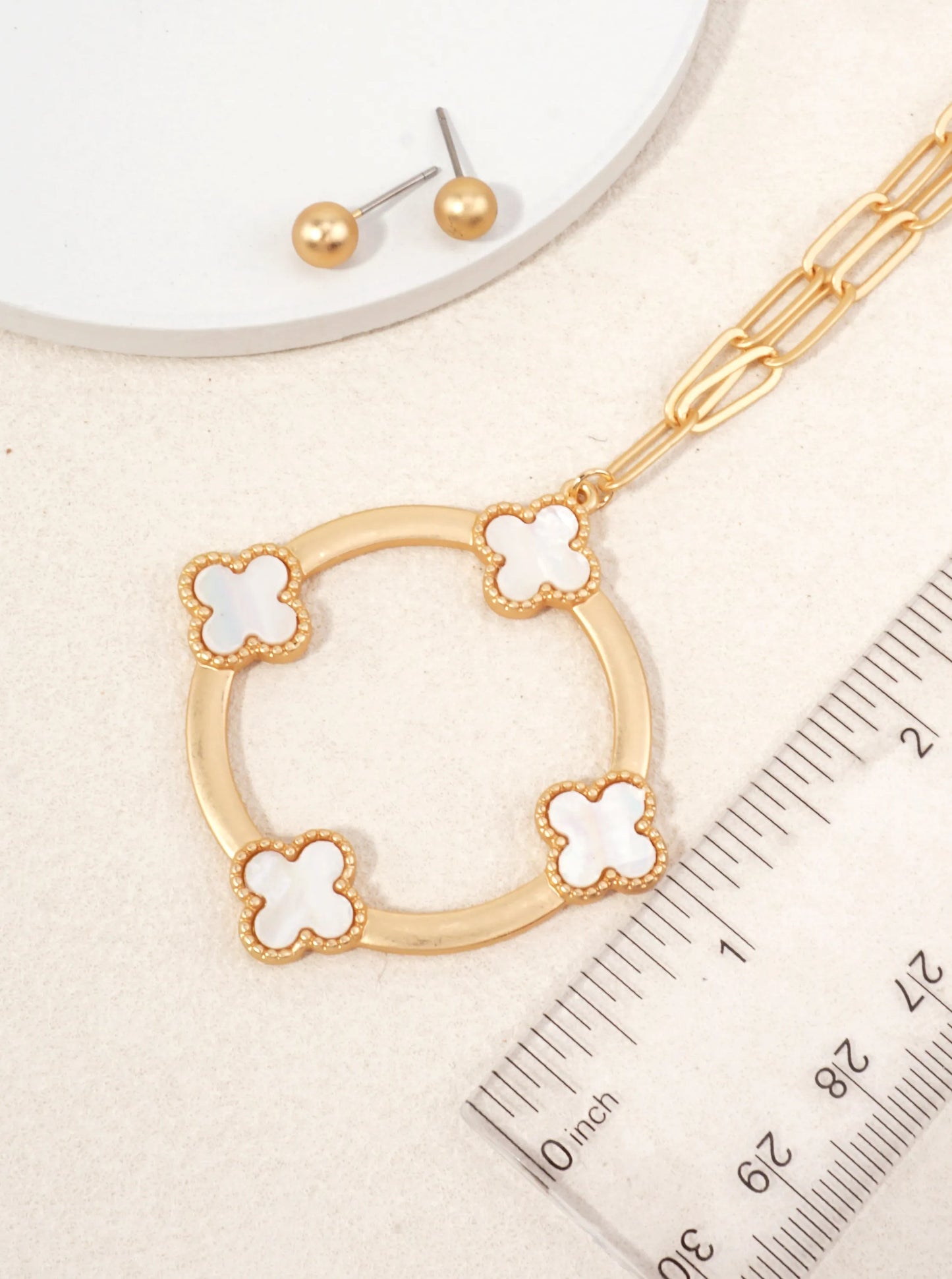 Geometric Quatrefoil Pendant Necklace Set