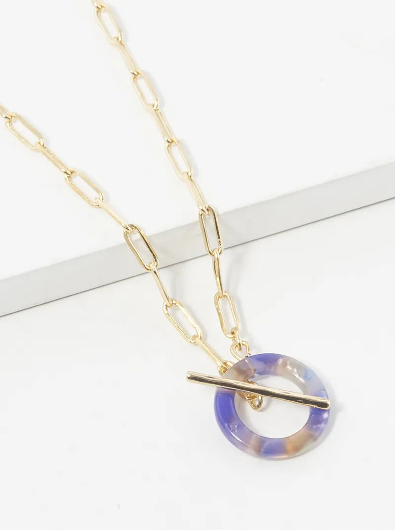 Acetate Circle Toggle Closure Chain Necklace
