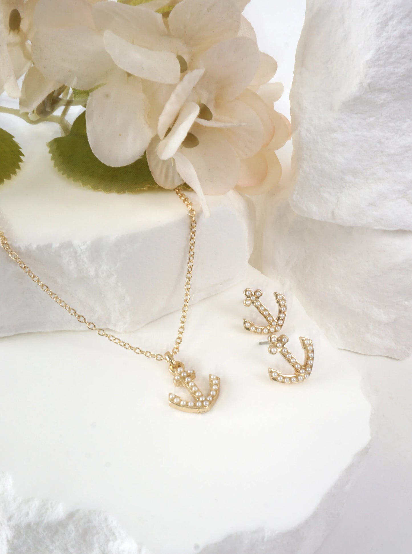 Anchor Pendant Textured Necklace