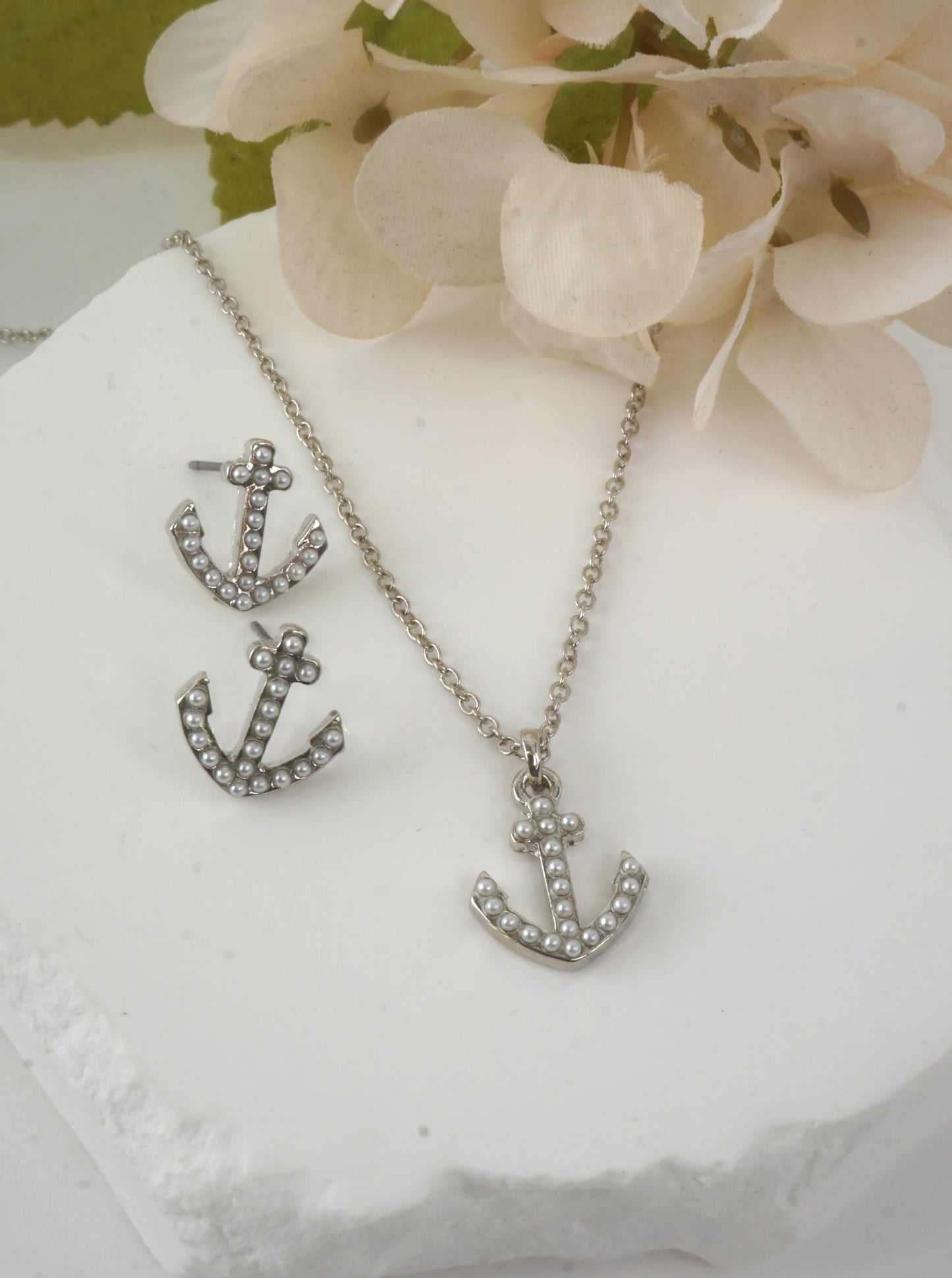 Anchor Pendant Textured Necklace
