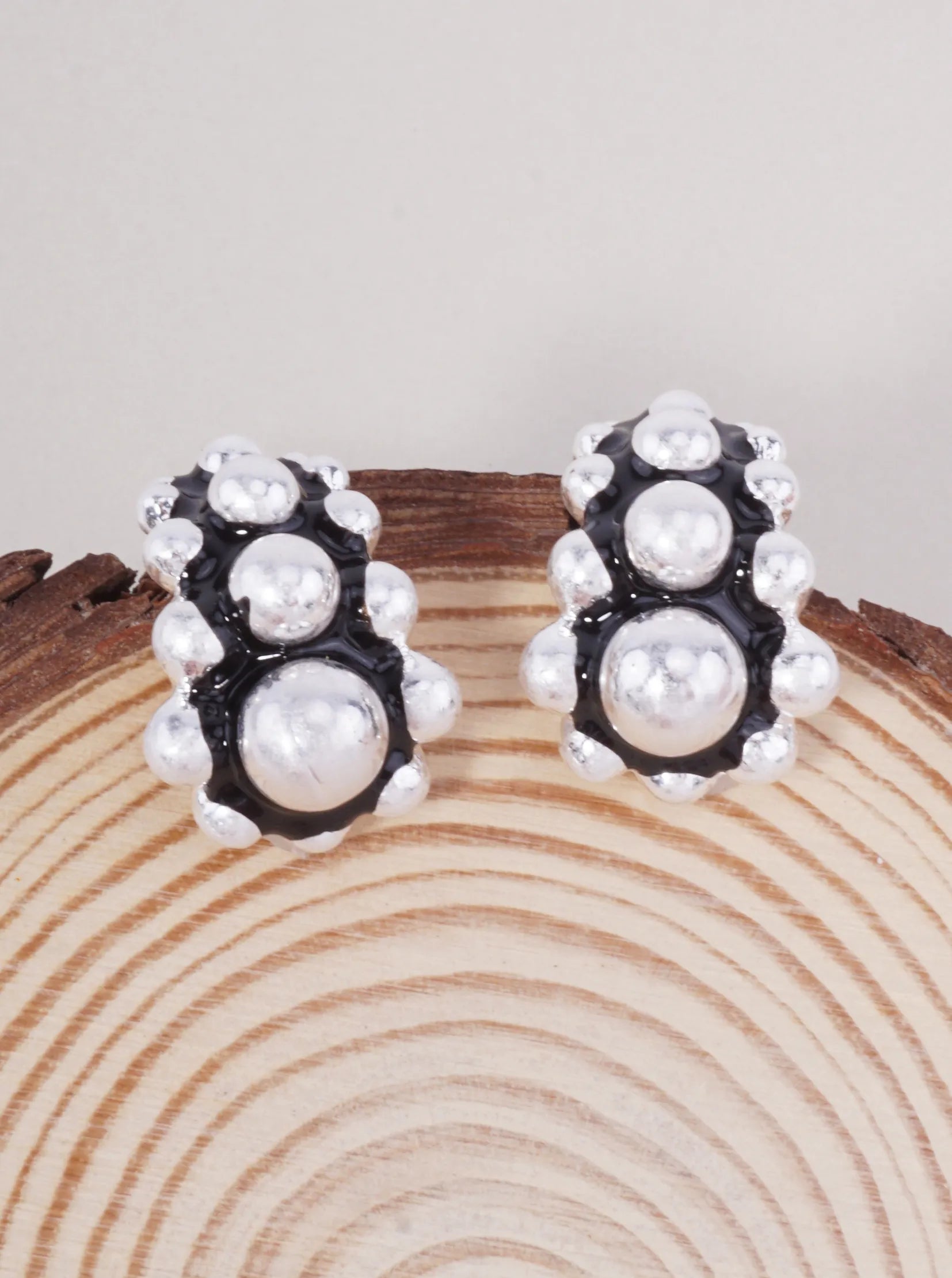 Ball-Beaded-Cluster-Half-Hoop-Earrings-149-SE1002-WSB-1-GPC9DN29070326K1006.jpg