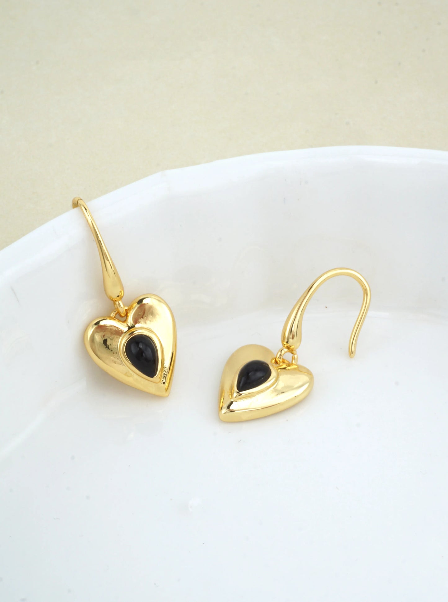 Black-Stone-Heart-Drop-Earrings-151-DE1656-GDBLK-0-H771K612063526K0310.jpg