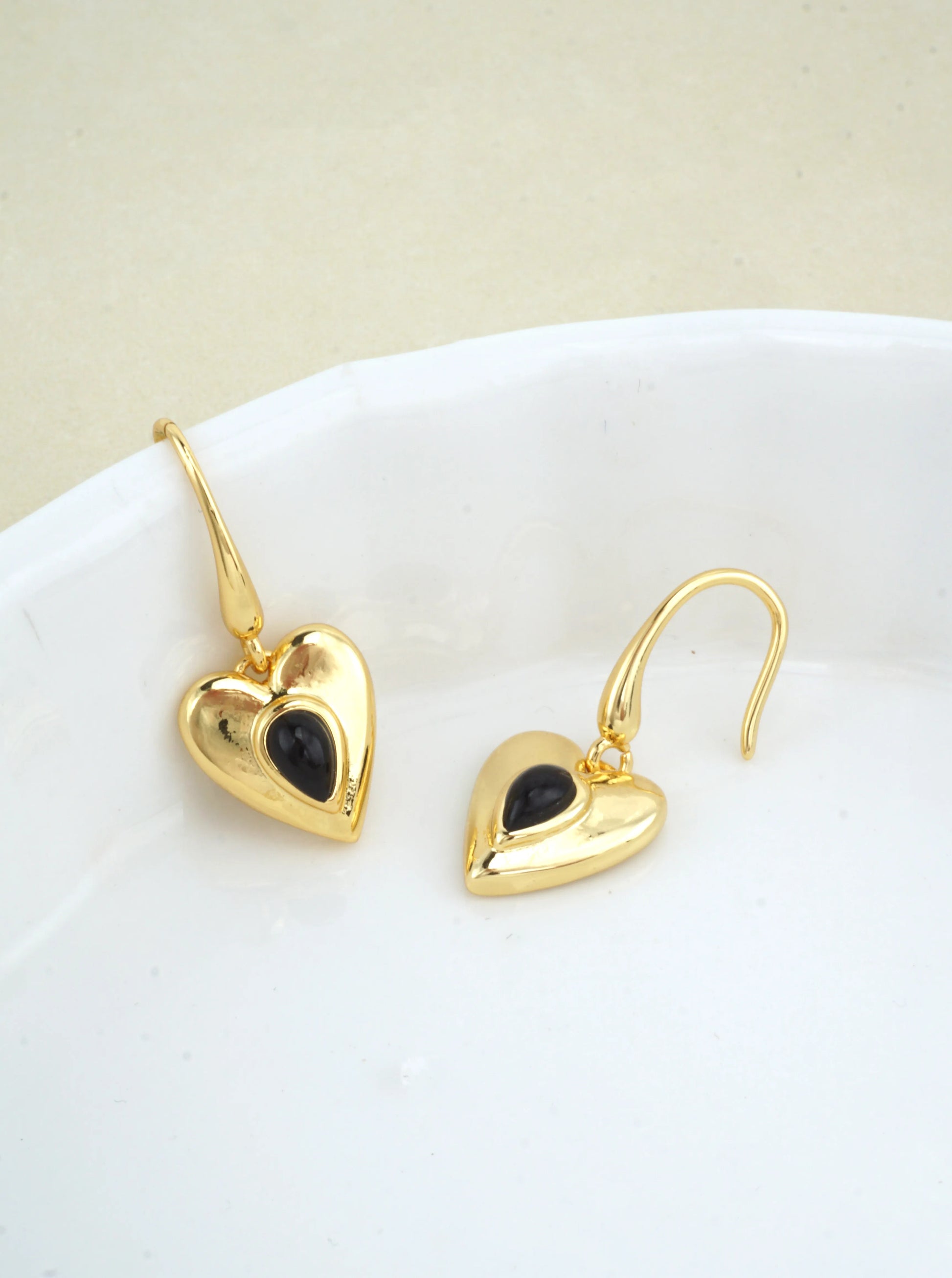 Black-Stone-Heart-Drop-Earrings-151-DE1656-GDBLK-0-H771K612063526K0310.jpg