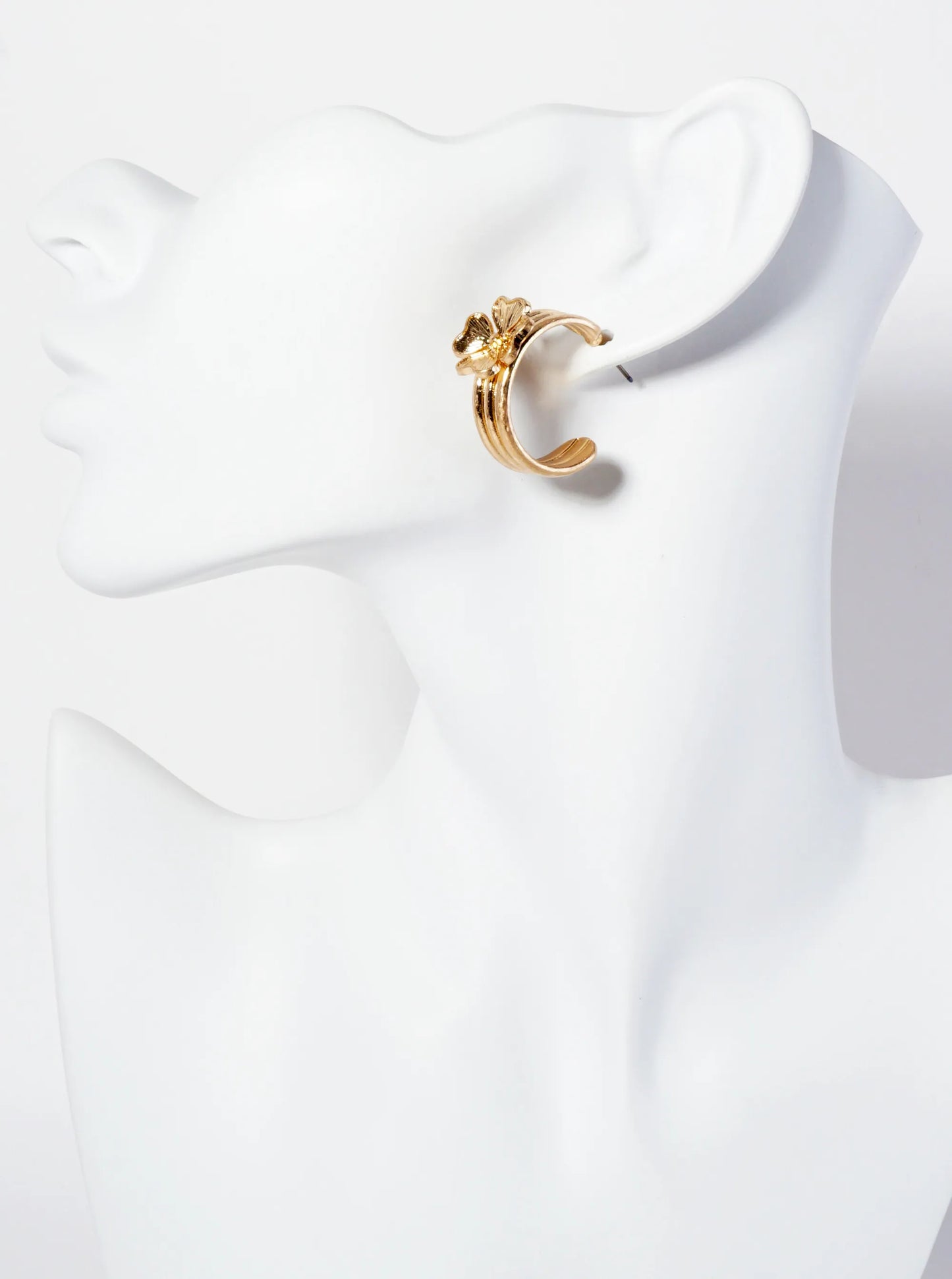 Botanical-Theme 30mm Open Hoop Earrings With Four-Leaf Clover Accent