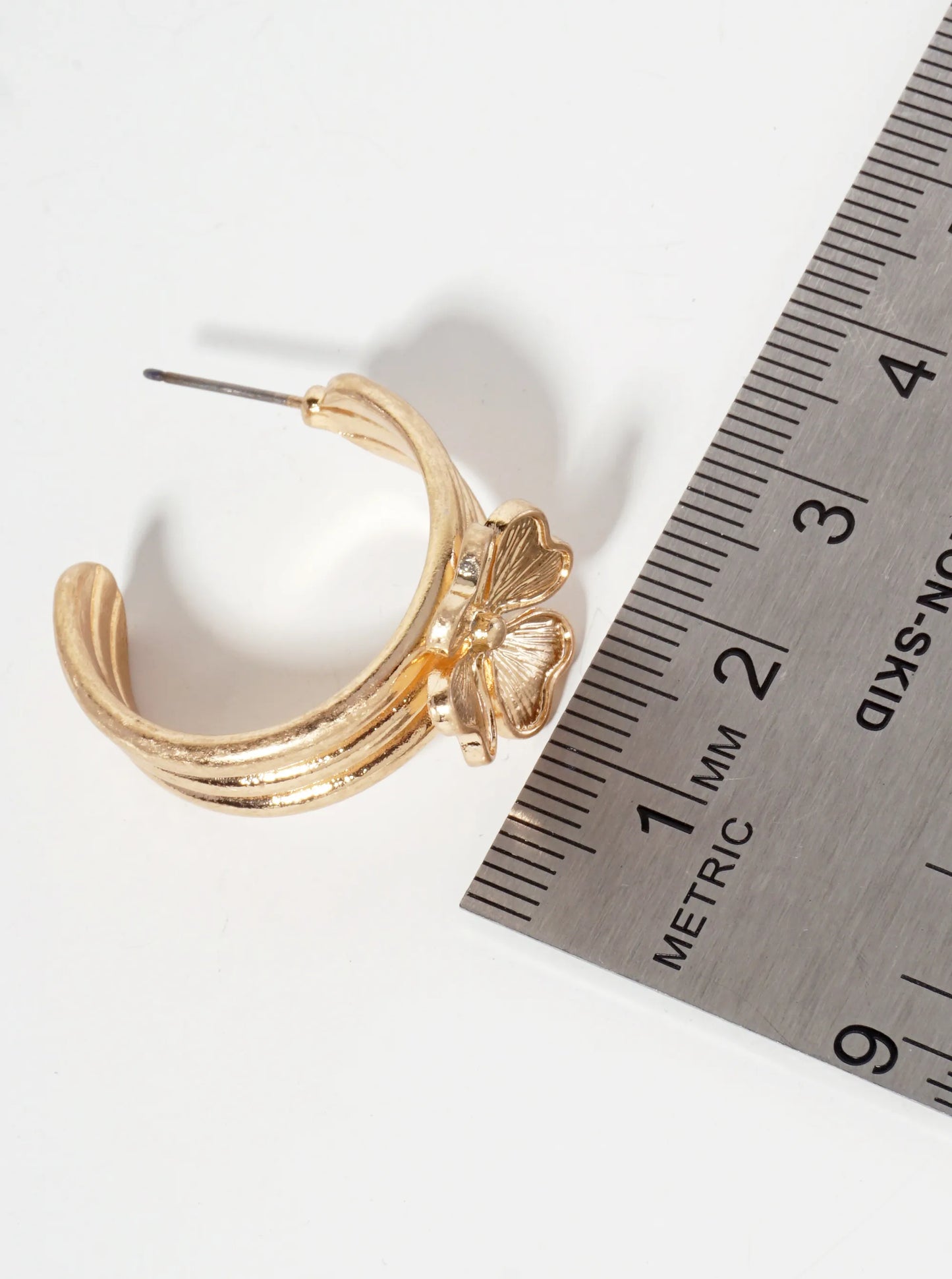 Botanical-Theme 30mm Open Hoop Earrings With Four-Leaf Clover Accent