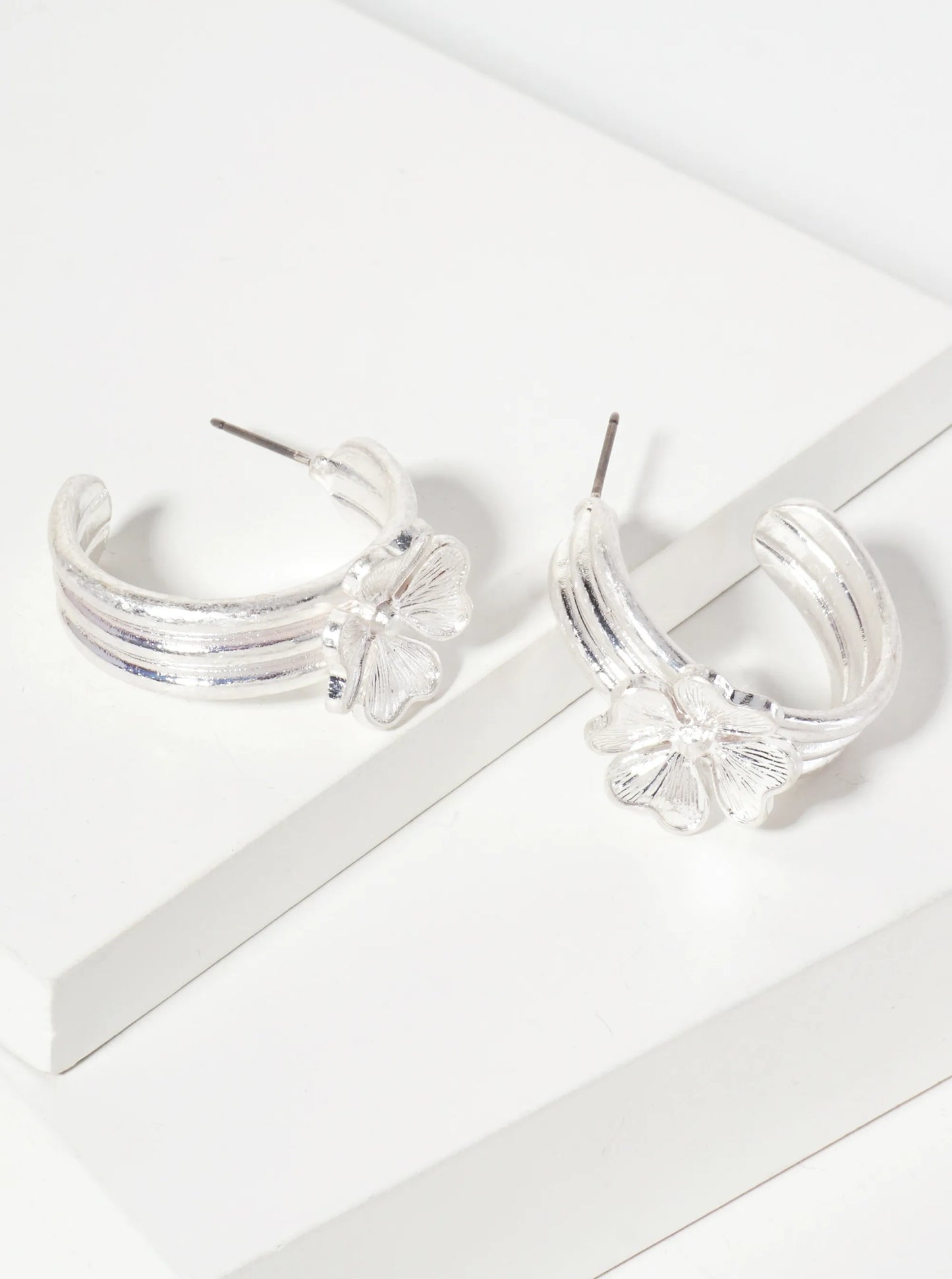 Botanical-Theme 30mm Open Hoop Earrings With Four-Leaf Clover Accent
