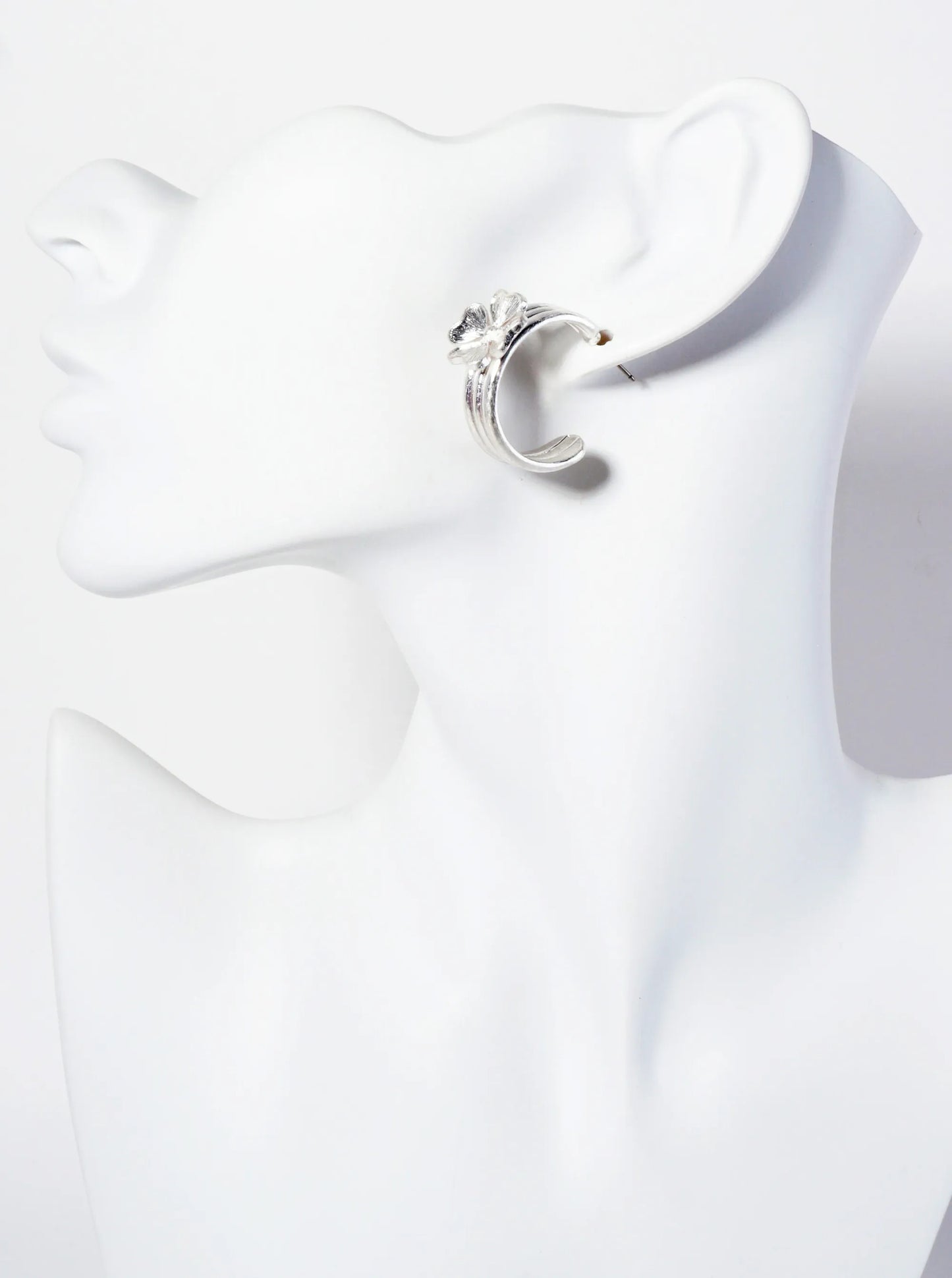 Botanical-Theme 30mm Open Hoop Earrings With Four-Leaf Clover Accent