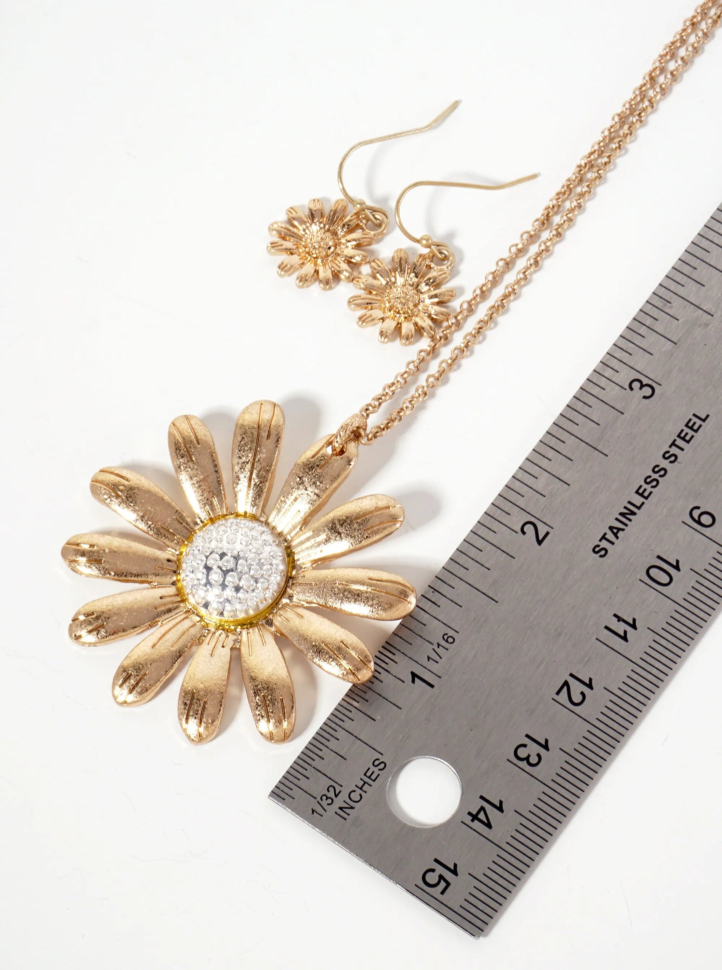 Botanical-Theme Dual-Tone Textured Metal Flower Pendant 32-inch Long Necklace