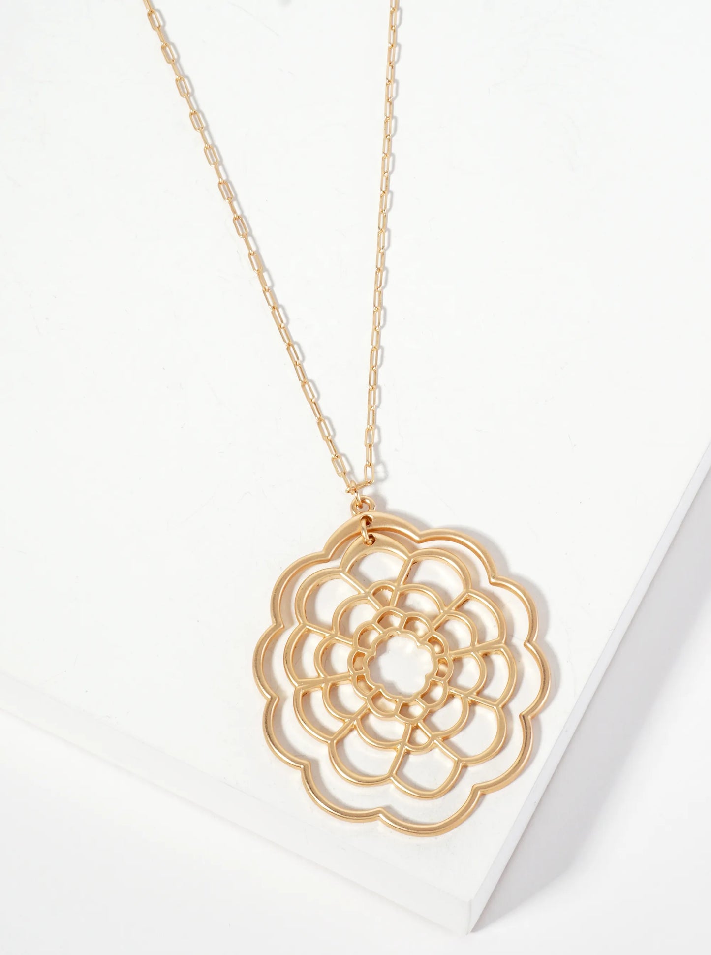 Botanical-Theme Floral Filigree Pendant 30-inch Long Necklace