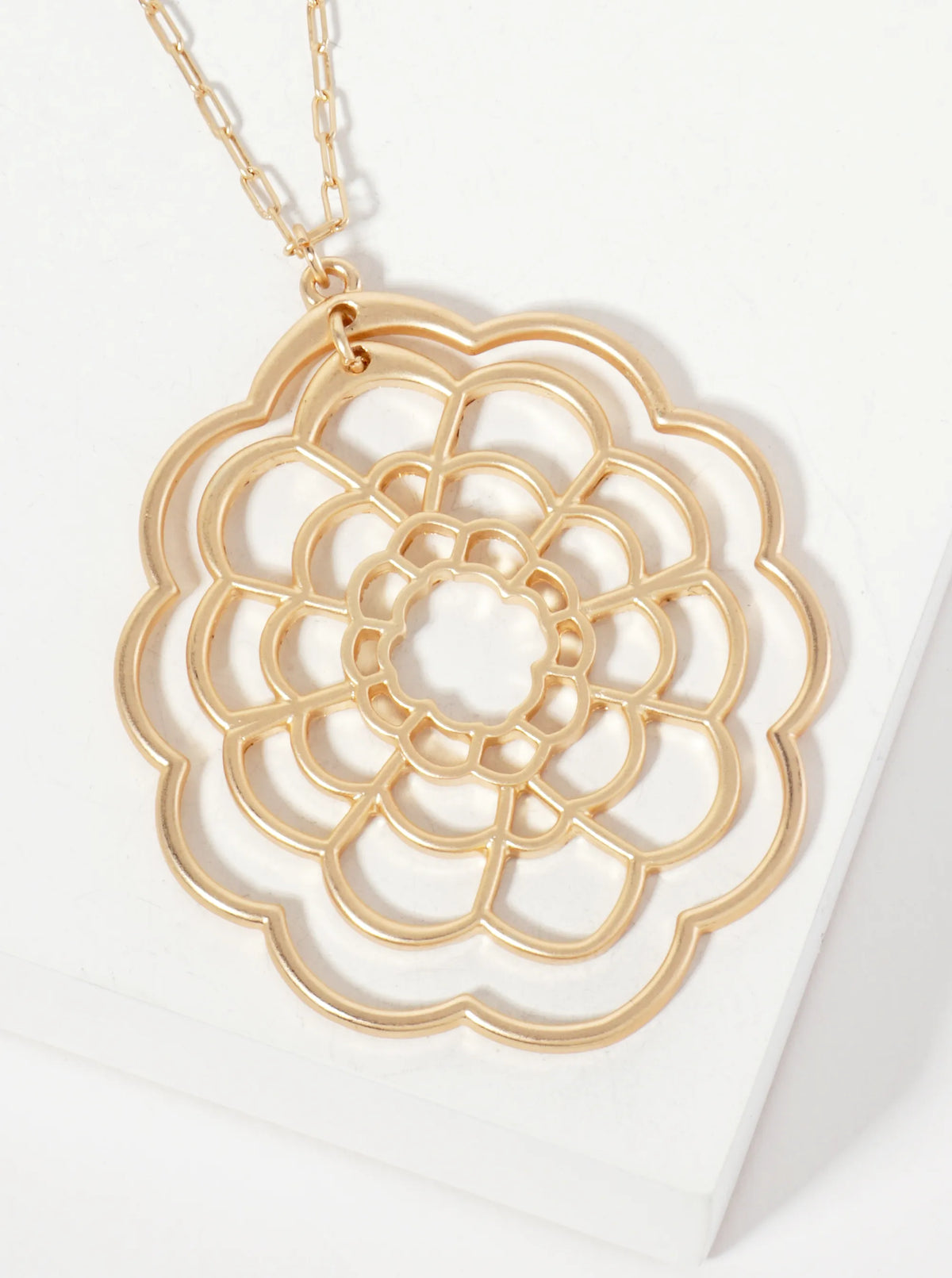 Botanical-Theme Floral Filigree Pendant 30-inch Long Necklace