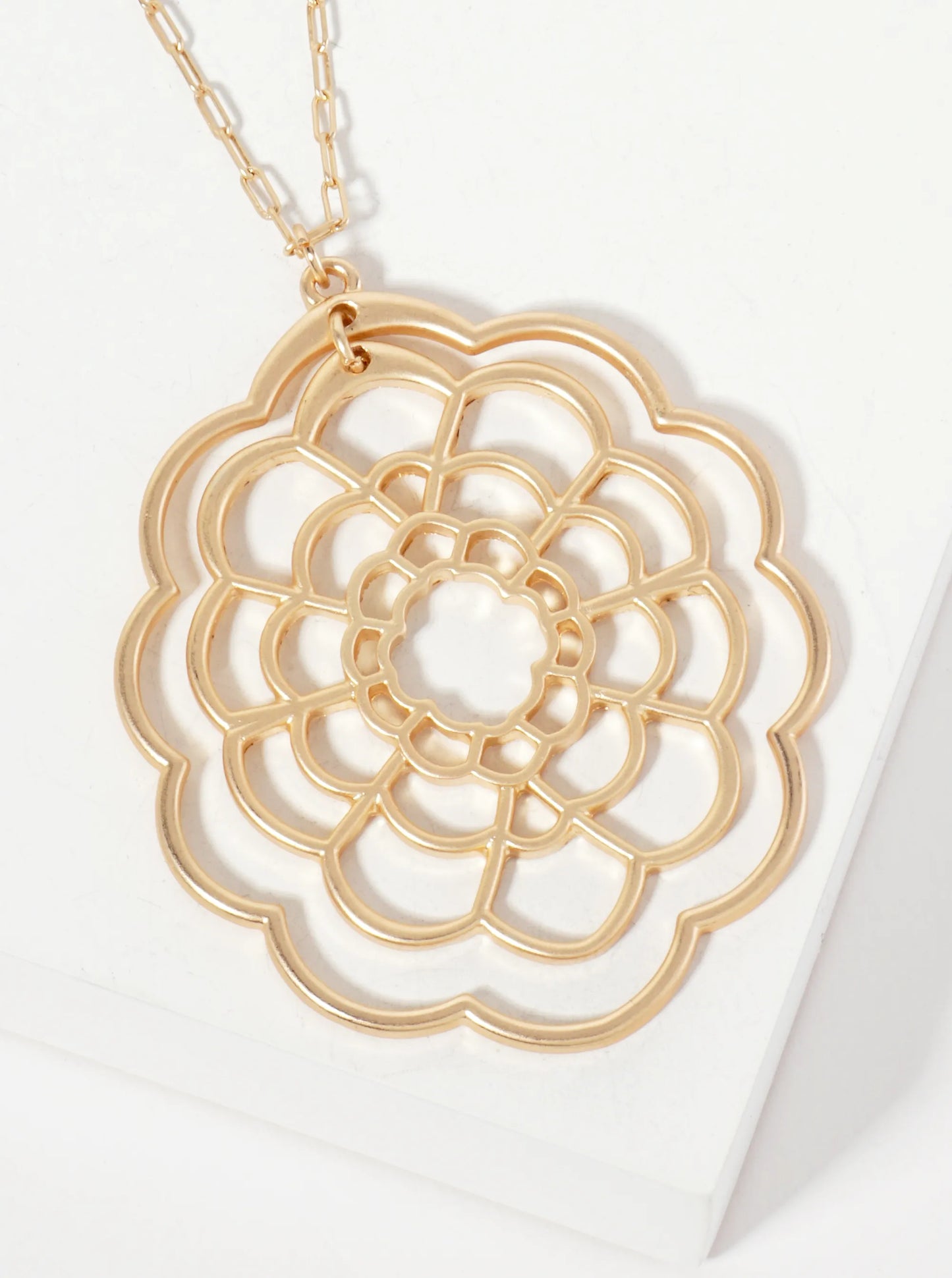 Botanical-Theme Floral Filigree Pendant 30-inch Long Necklace