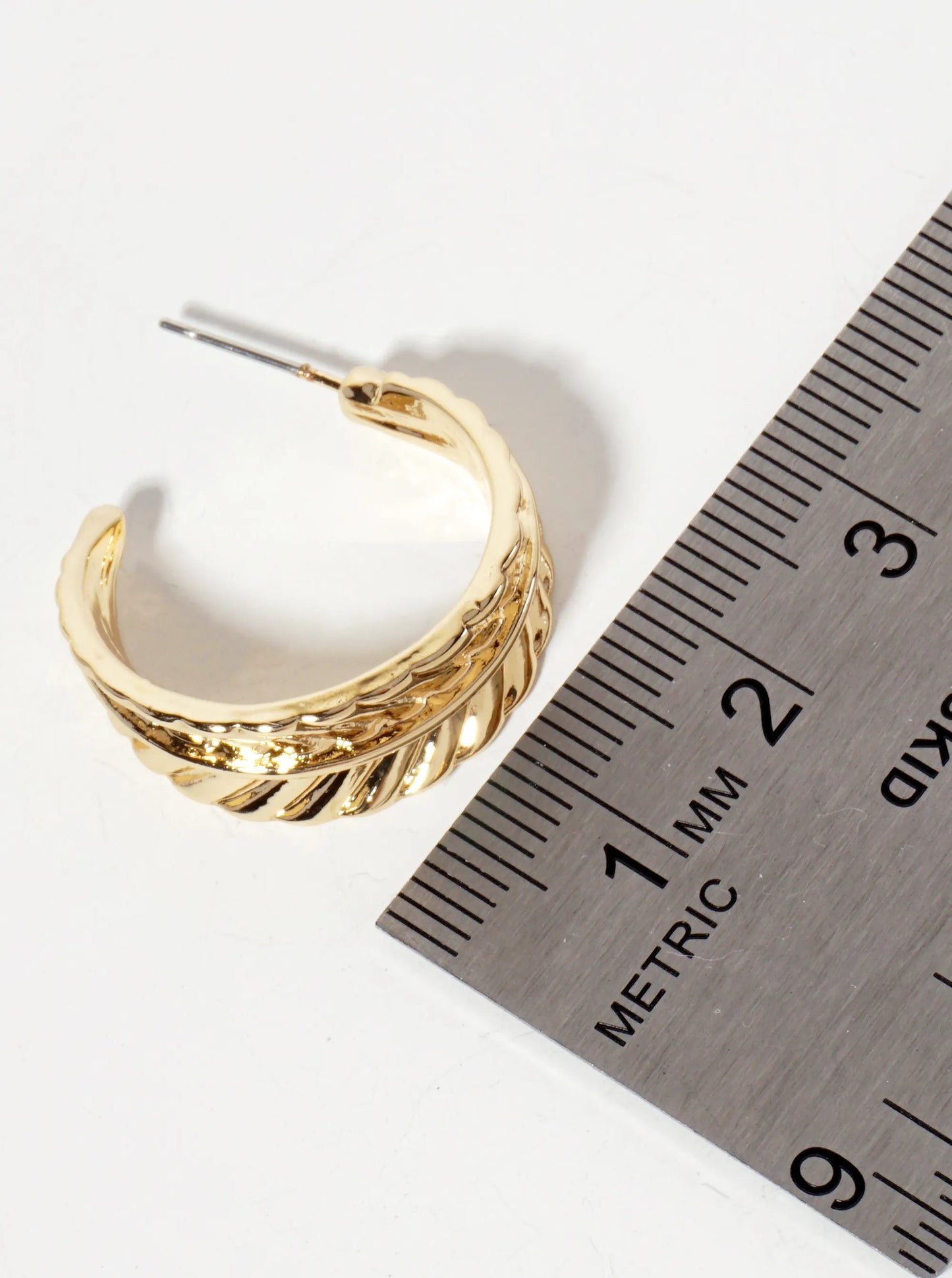 Botanical-Theme Leaf Textured 20mm Tapered Open Hoop Earrings