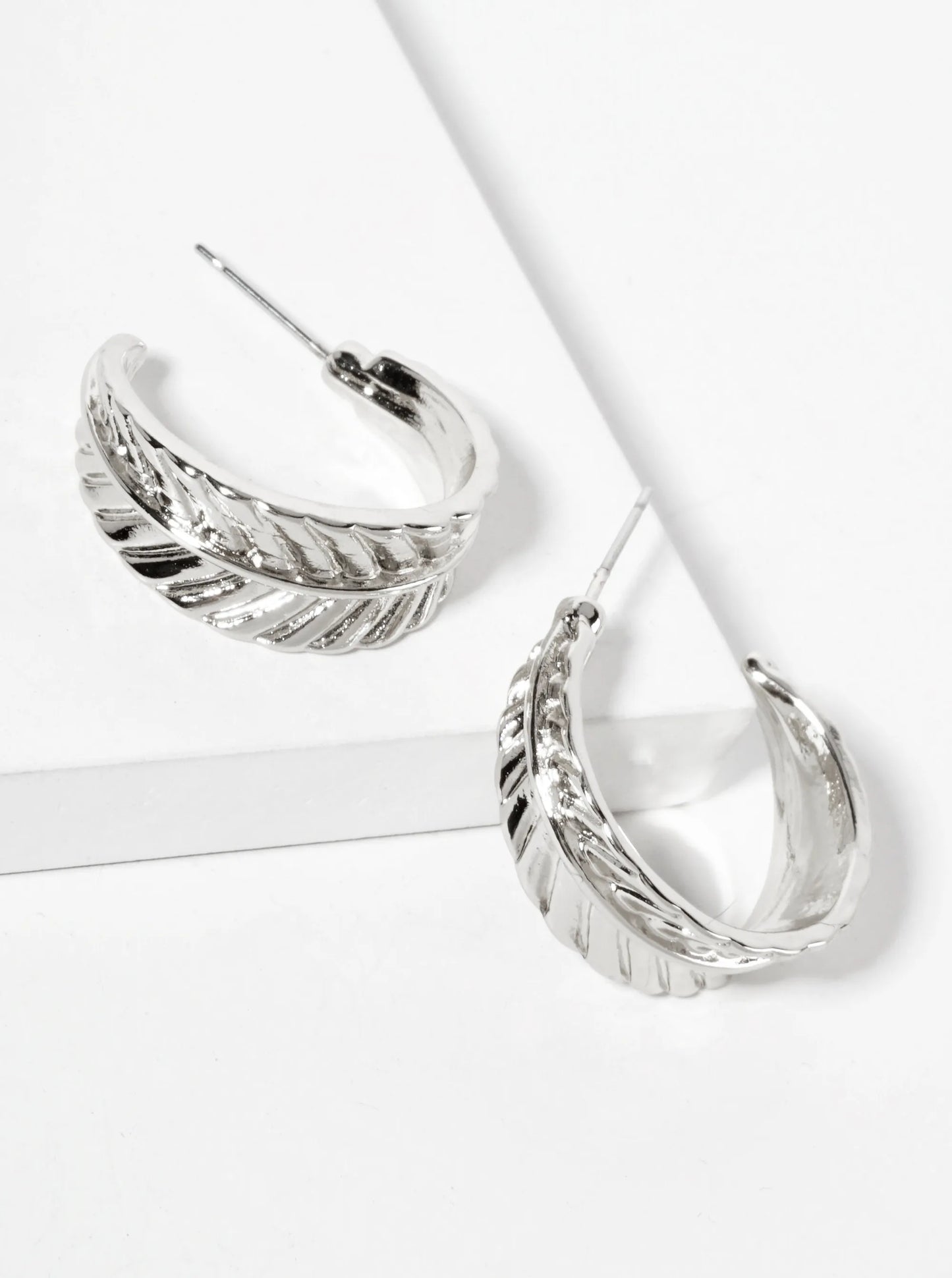 Botanical-Theme Leaf Textured 20mm Tapered Open Hoop Earrings