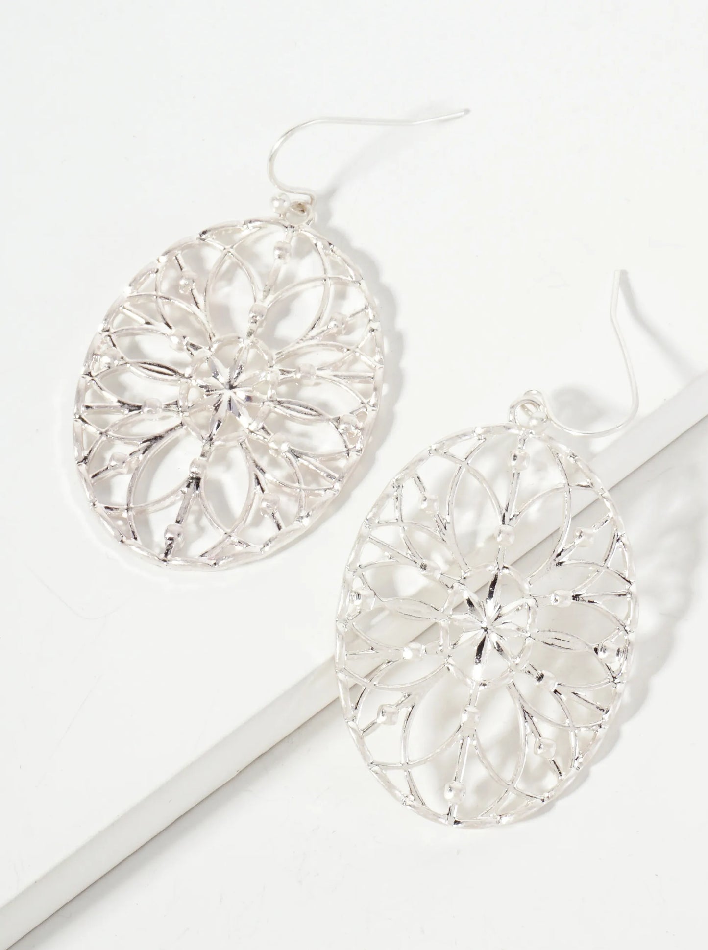 Botanical-Theme Oval-Shaped Filigree Flower Dangle Earrings