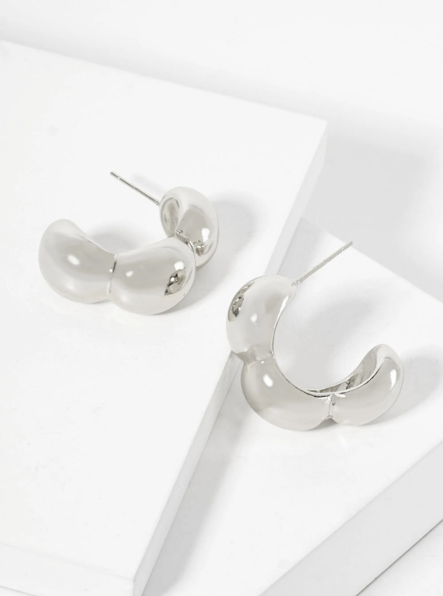Botanical-Theme Polished Brass Flower Inspired 25mm 18K-Gold-Dipped Open Hoop Earrings