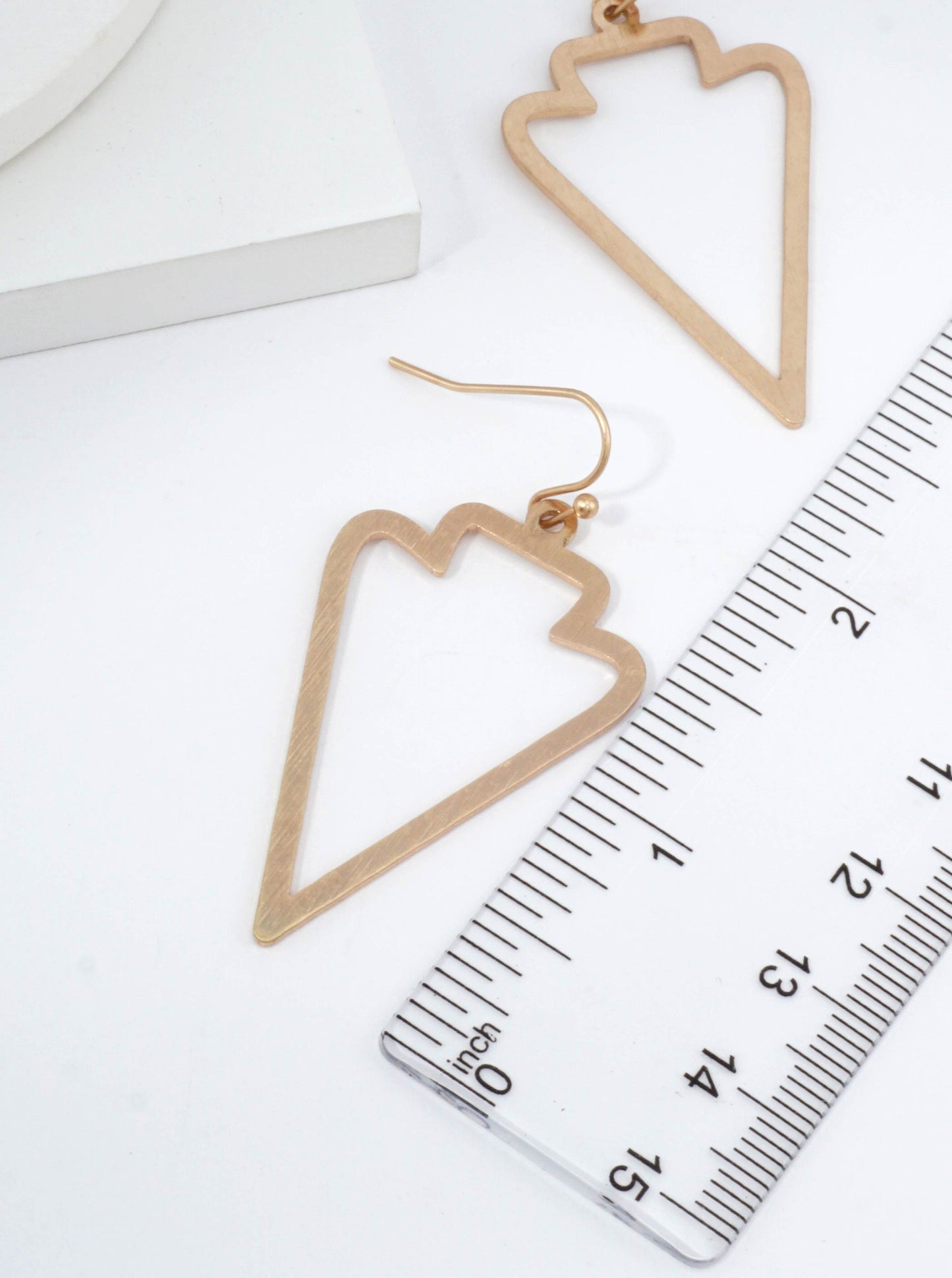 Brushed-Arrow-Dangle-Drop-Earrings-33-QE1941-WG-2-6LB76Y20064926K1010.jpg