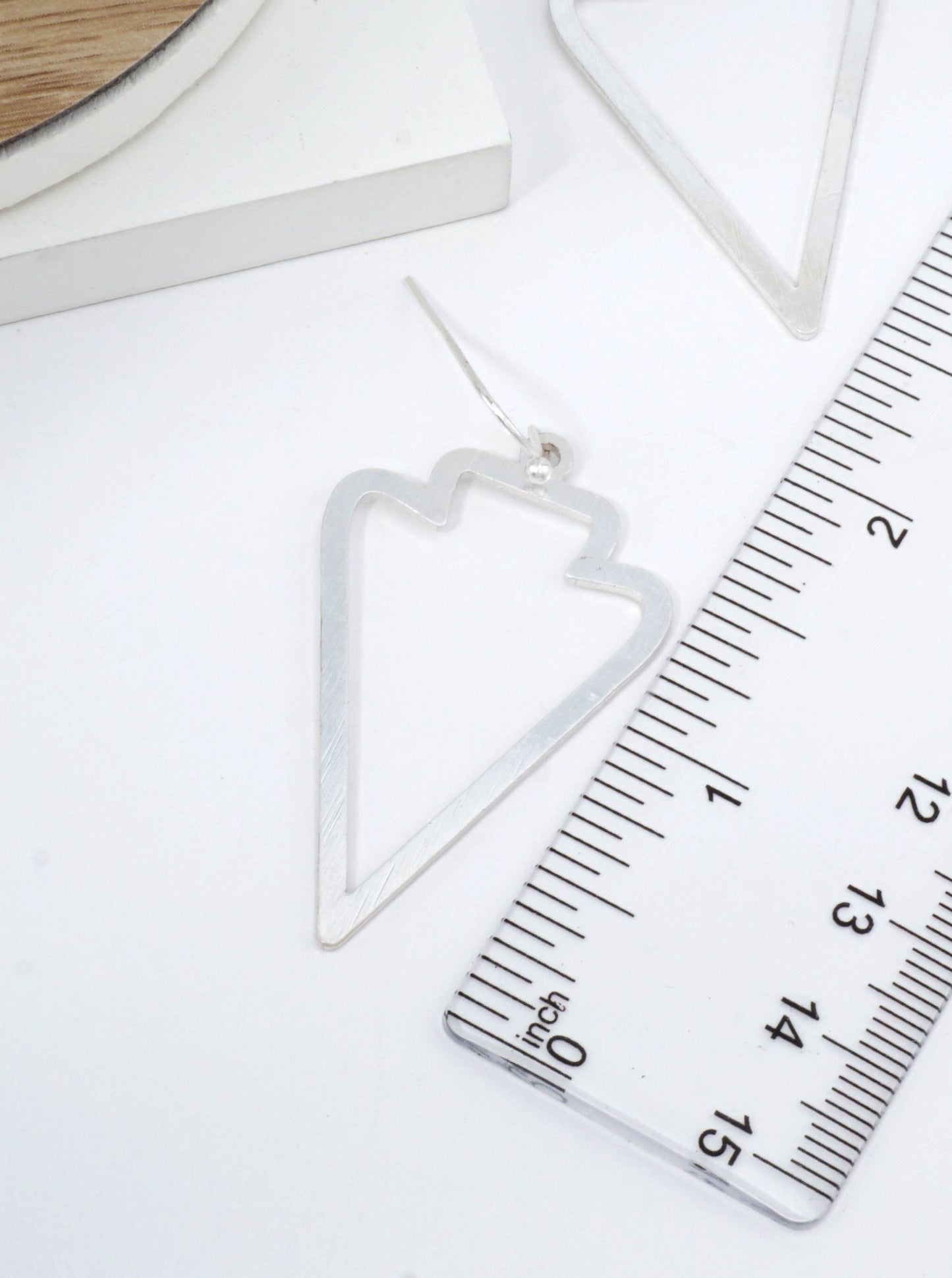 Brushed-Arrow-Dangle-Drop-Earrings-33-QE1941-WS-1-J57B5120064926K1010.jpg