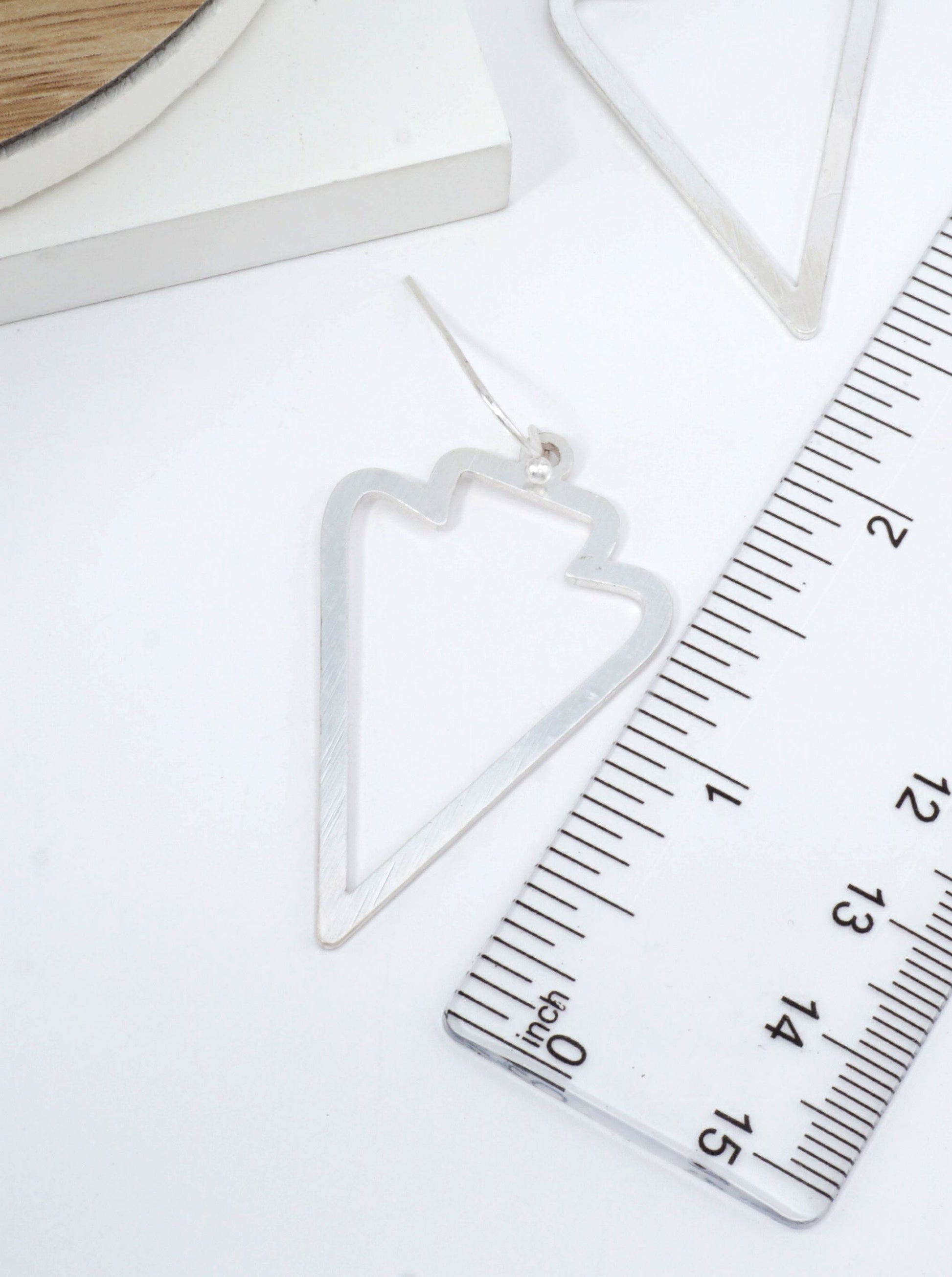 Brushed-Arrow-Dangle-Drop-Earrings-33-QE1941-WS-1-J57B5120064926K1010.jpg