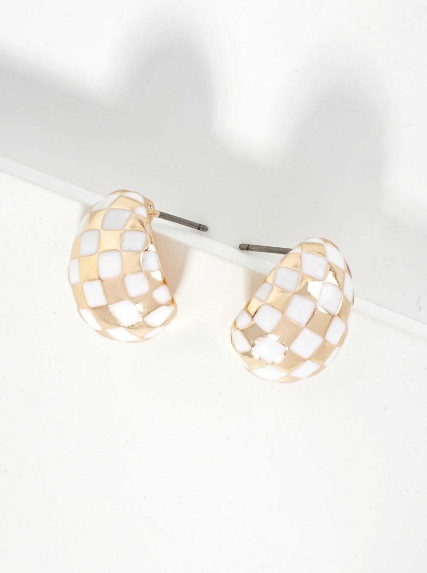 Checkered Pattern 15mm Stud Earrings