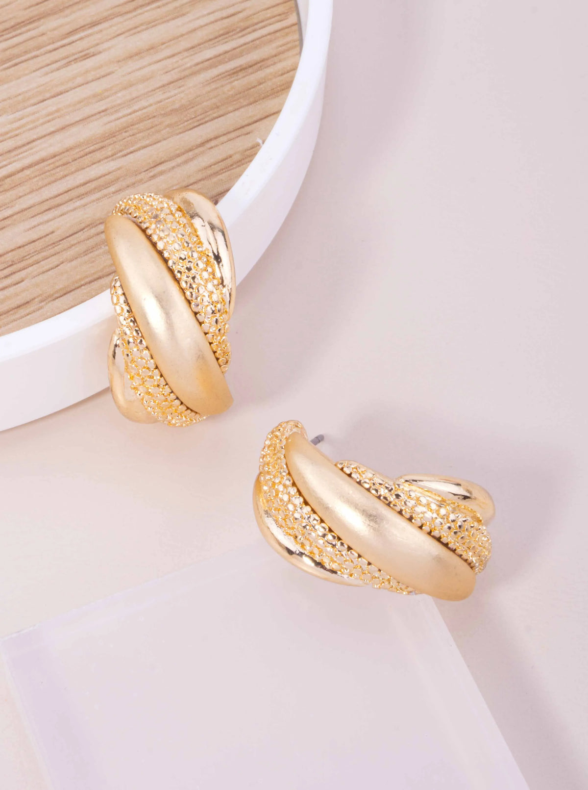 Chunky-Textured-Crossover-Hoop-Earrings-33-HE4522-GDMG-0-HHP0KI05100426K0334.jpg
