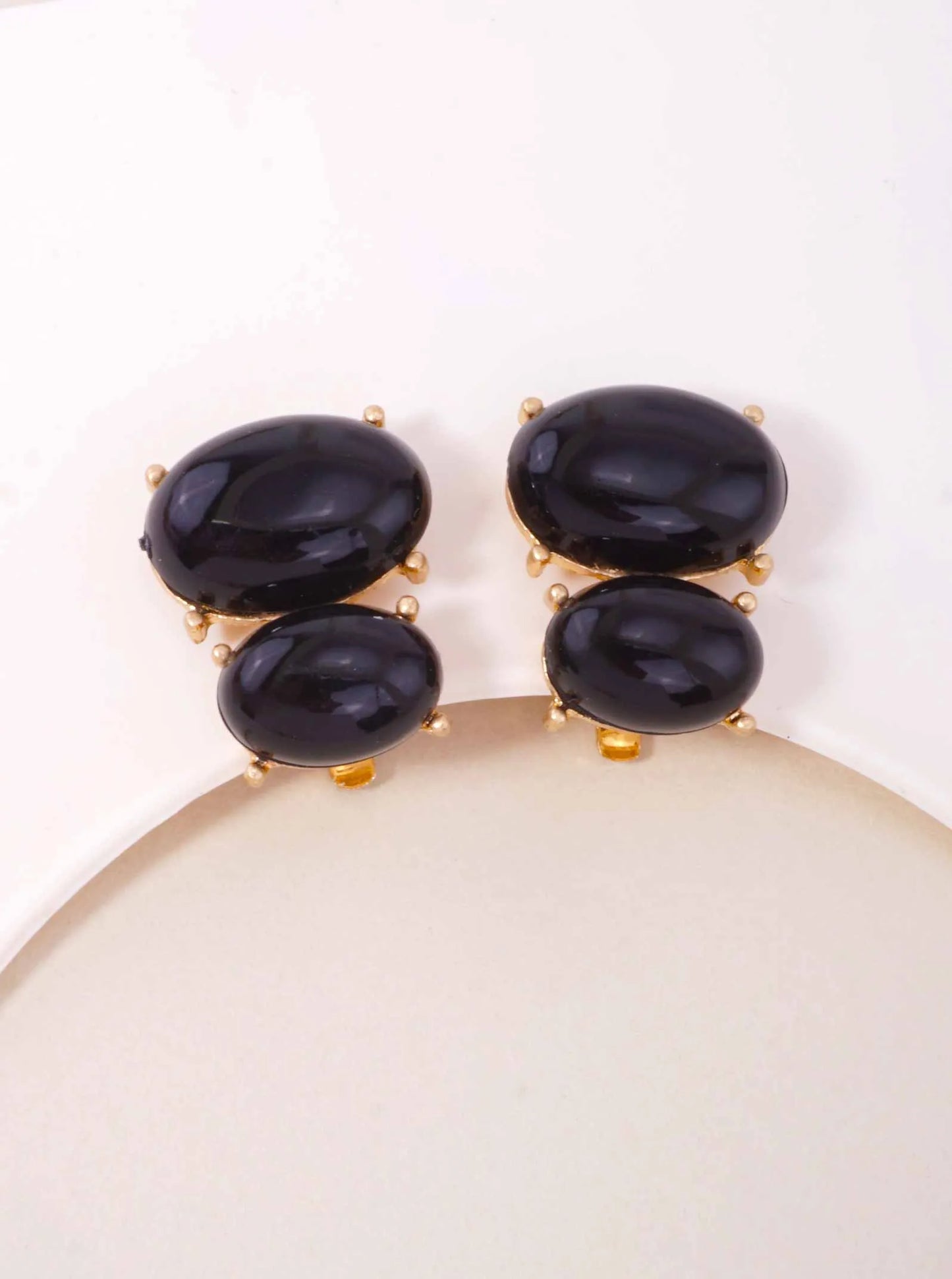 Classic-Pearlized-Double-Oval-Clip-On-Earrings-33-HE4502C-WGBK-0-19TACU21081726K0248.jpg