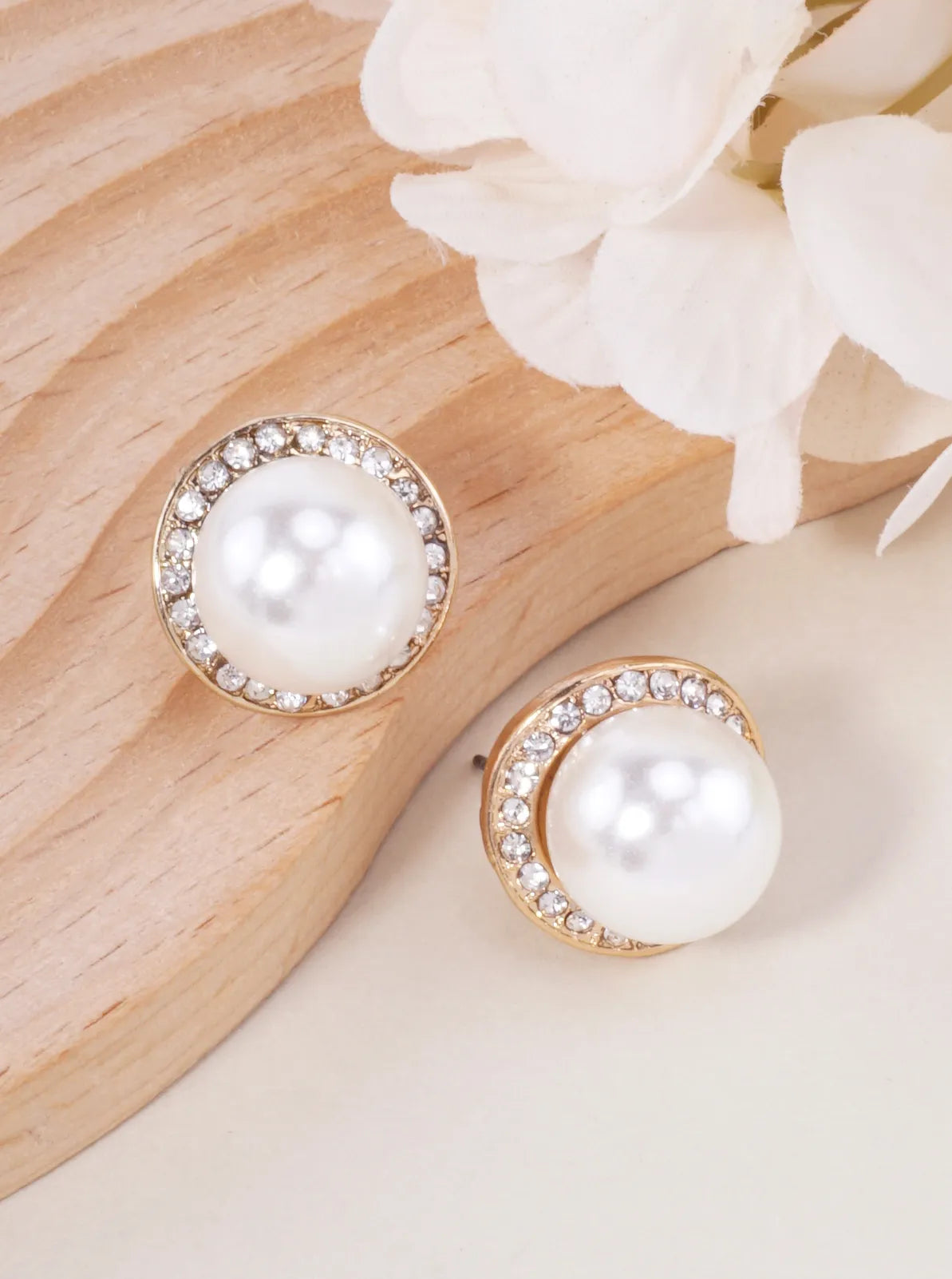 Classic-Pearlized-Rhinestone-Stud-Earrings-61-E2688-GCR-0-ERN9R820072426K1108.jpg