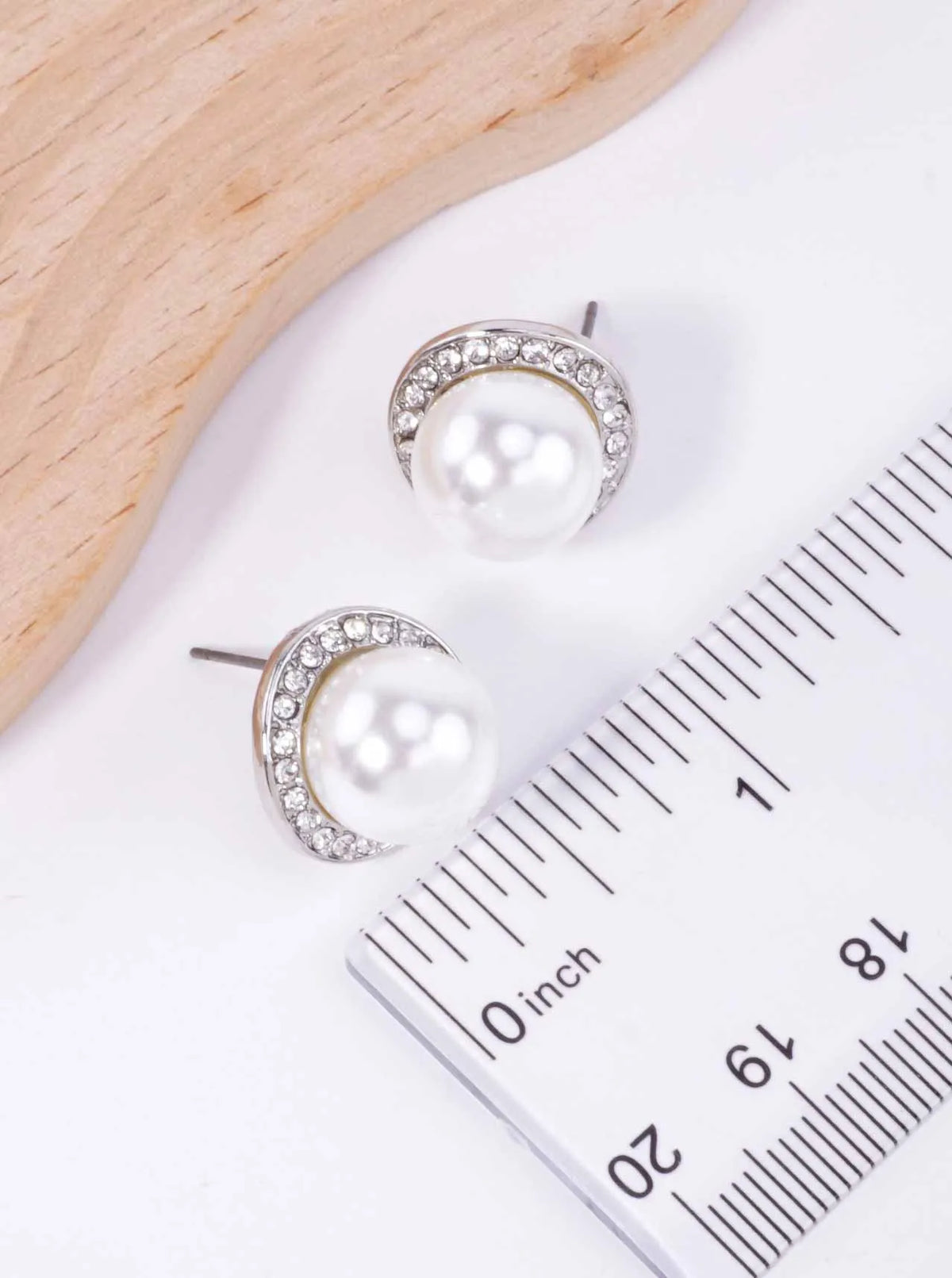 Classic-Pearlized-Rhinestone-Stud-Earrings-61-E2688-RCR-1-VYF4YL20072426K1108.jpg