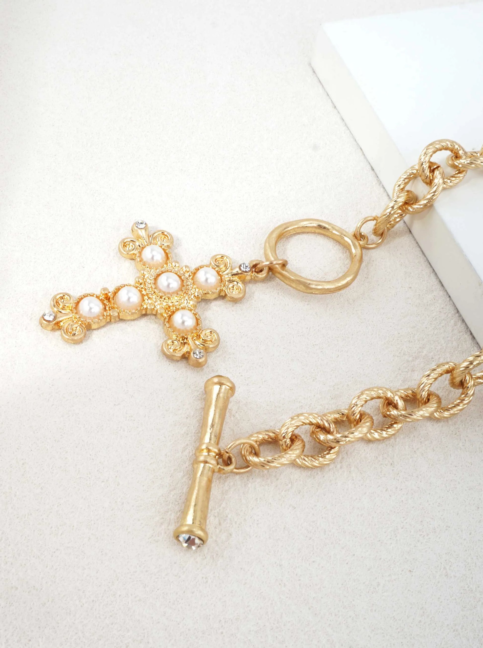 Cross-Charm-Toggle-Chain-Necklace-33-HN5315-WGPR-0-75AASE08071126K0201.jpg