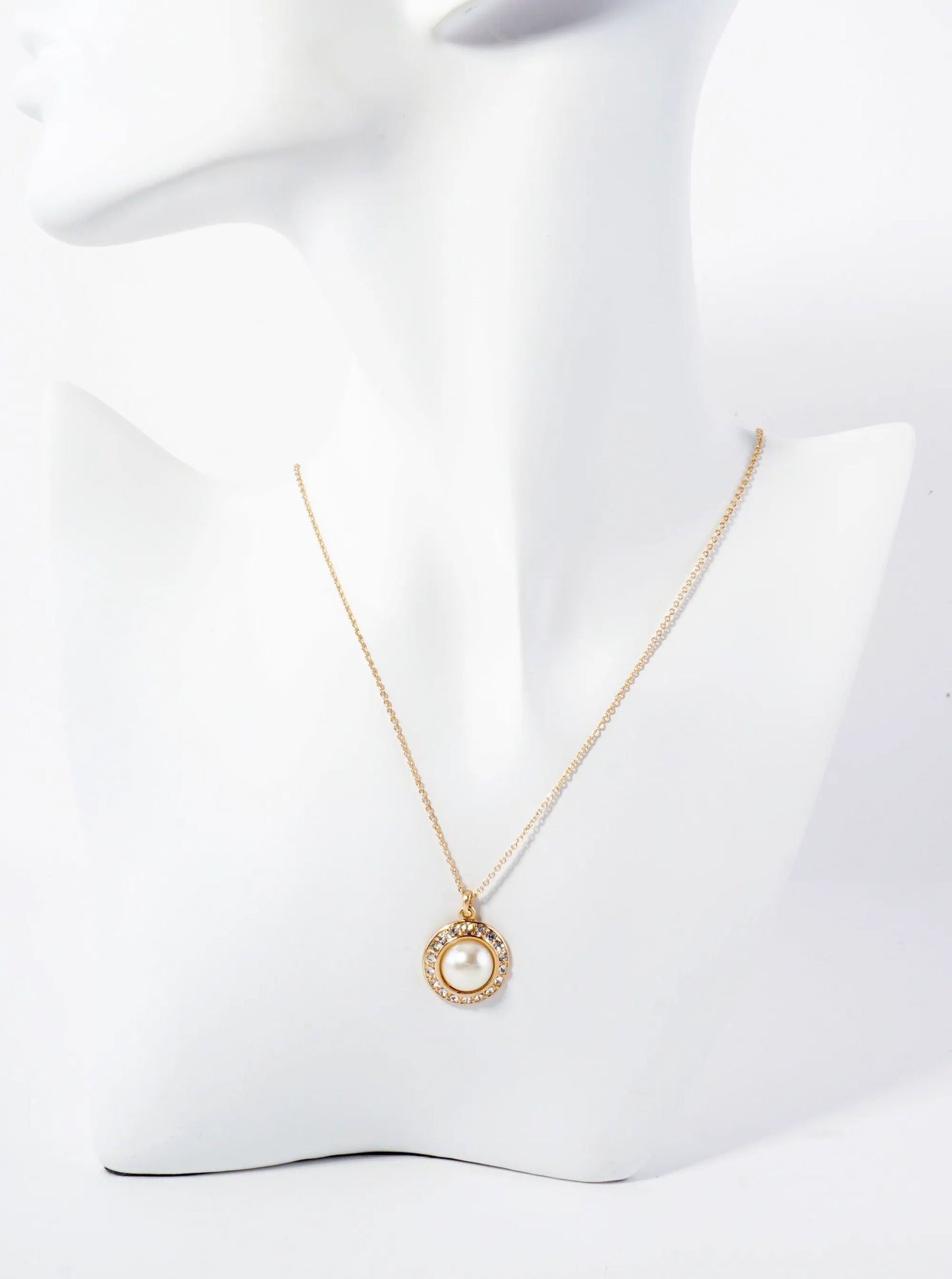Crystal-Studded Border Highlighting A Central Pearl Pendant Necklace