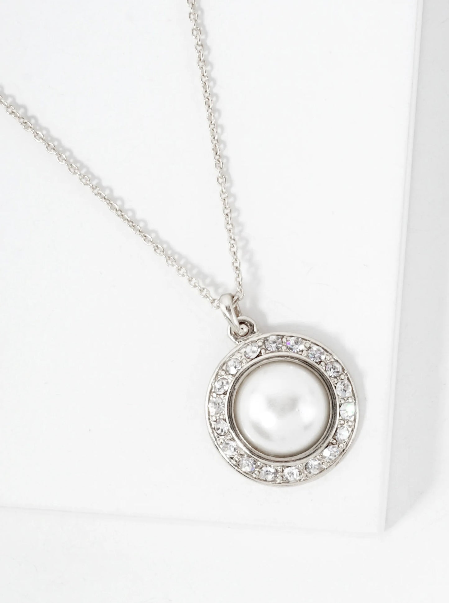 Crystal-Studded Border Highlighting A Central Pearl Pendant Necklace
