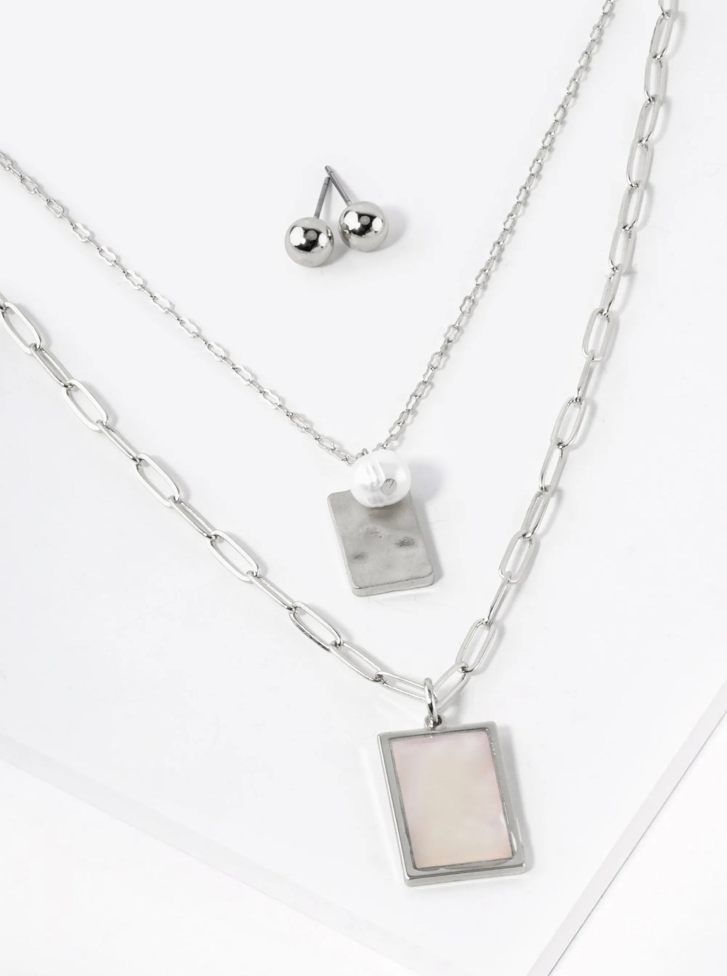 Dual Layered Double Pendant Necklace With MOP