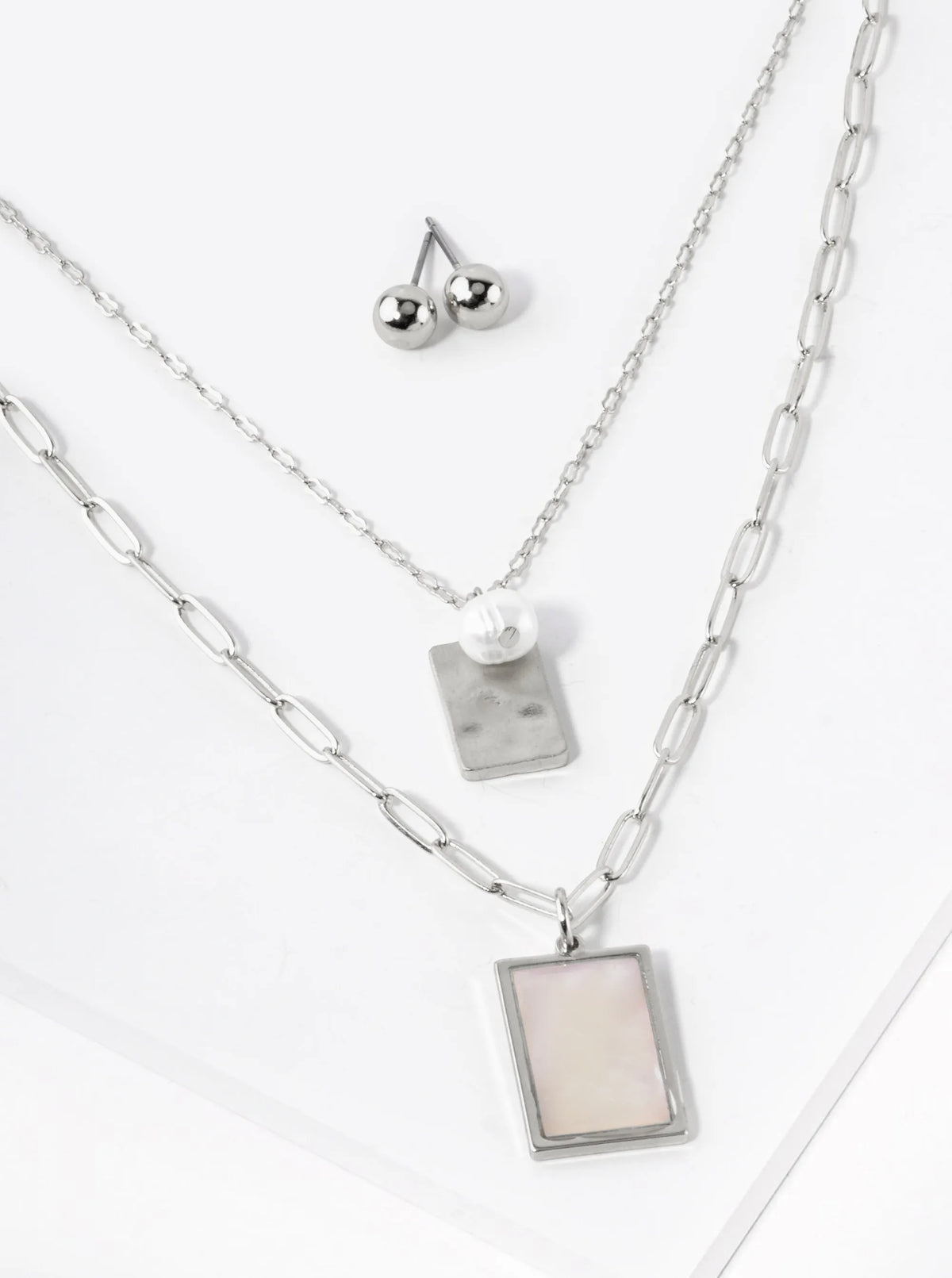 Dual Layered Double Pendant Necklace With MOP