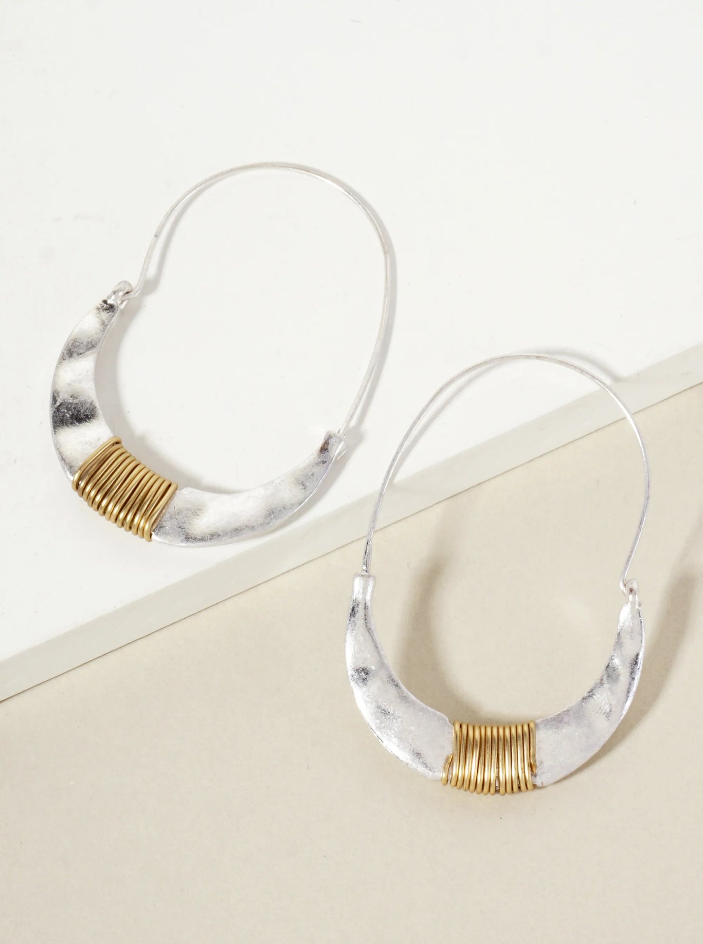 Dual-Tone Hammered-Texture Wire-Wrapped Oval-Shaped Hoop Earrings