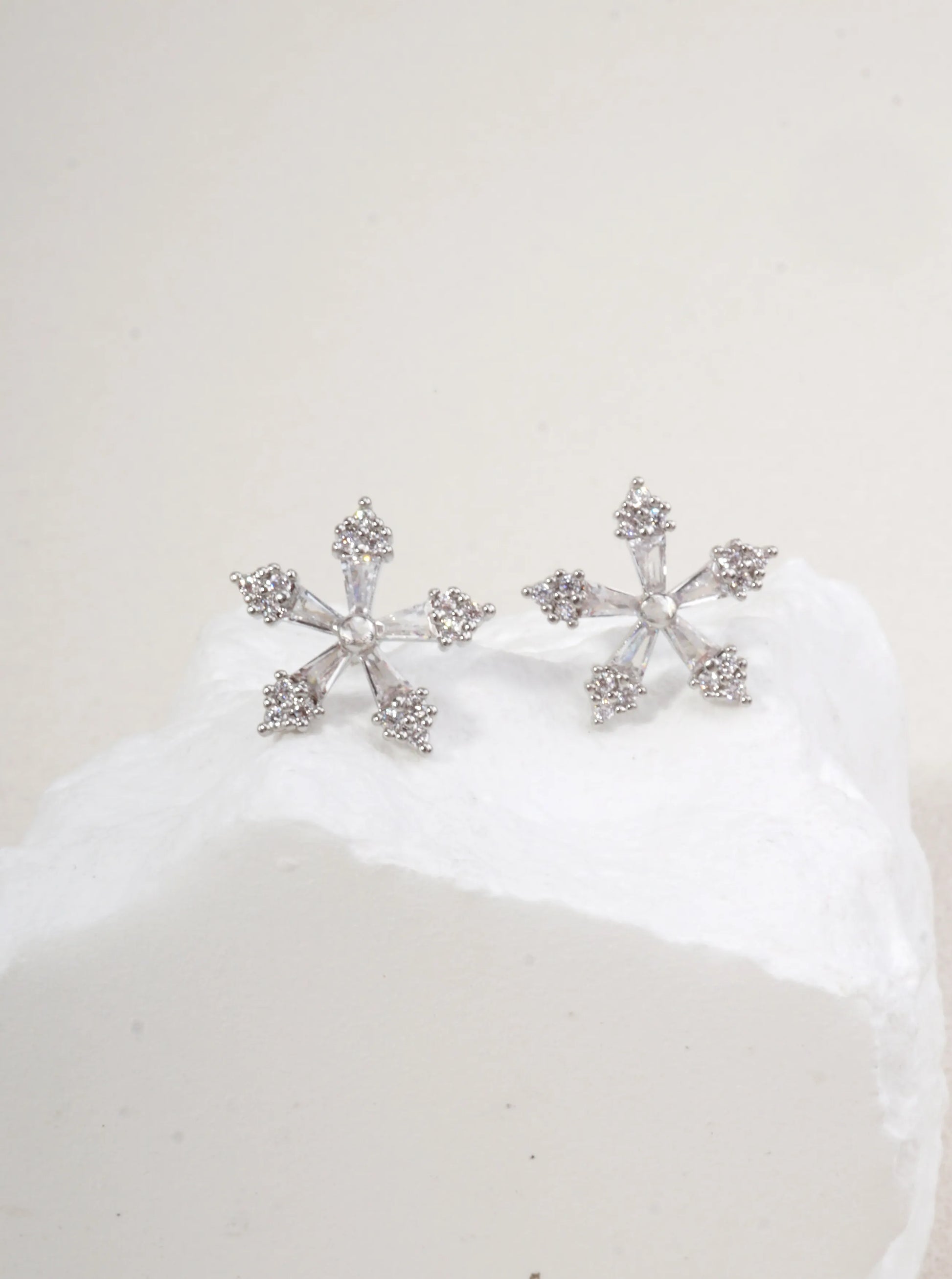 Elegant-Pave-Flower-Design-Stud-Earrings-151-DE1299-RHCRY-0-4CNUCI10065826K0331.jpg