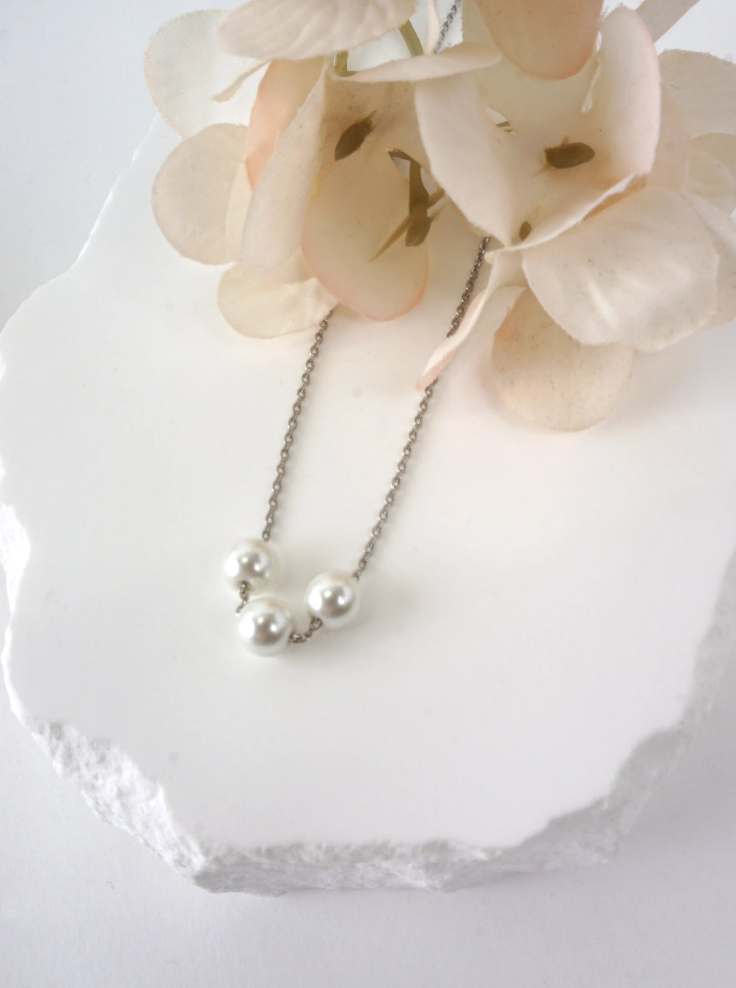Elegant Pearl Trio Pendant Necklace