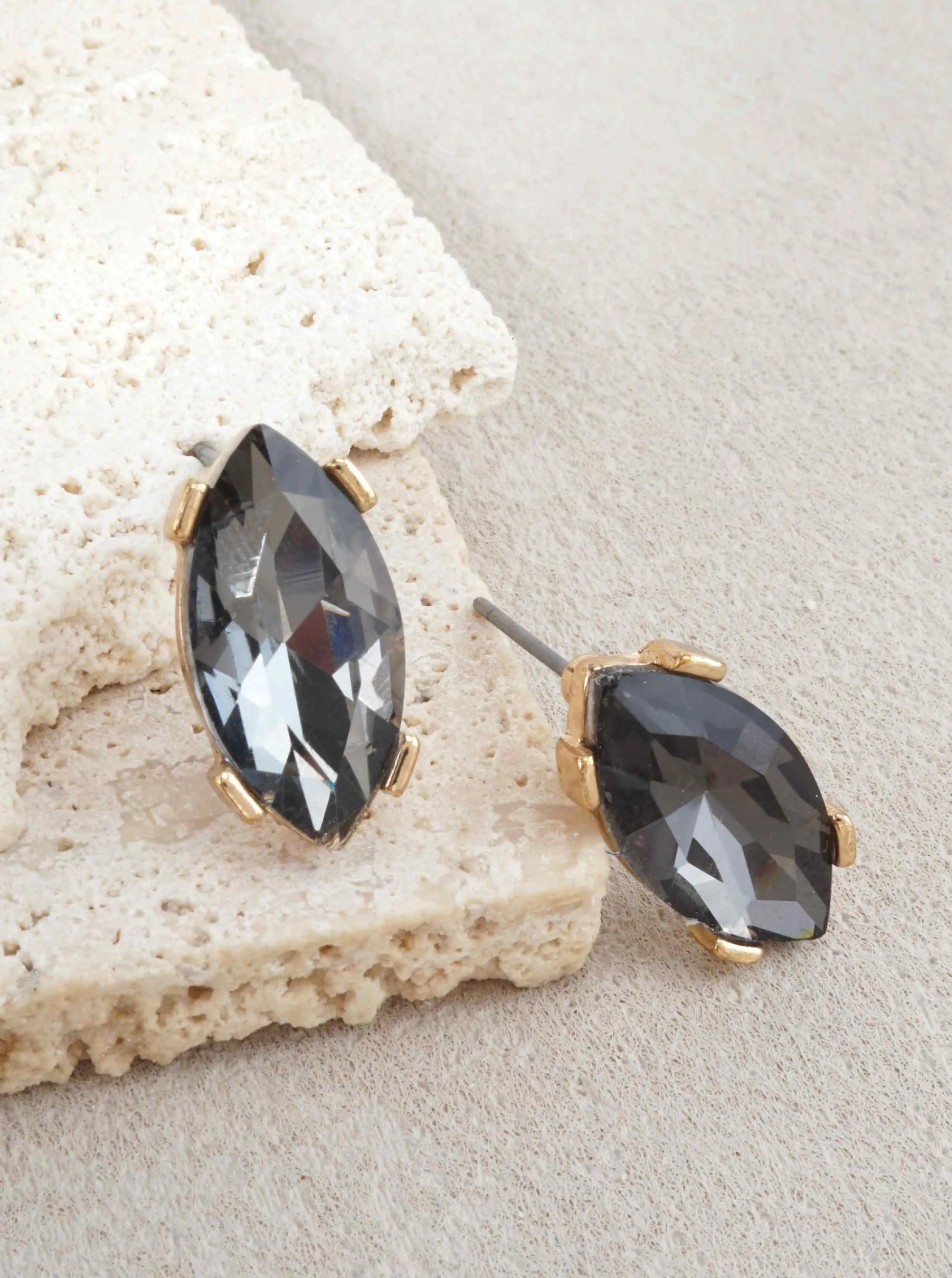 Faceted-Marquise-Glass-Stud-Earrings-61-E8086-BKD-0-08HMSZ02071626K0318.jpg