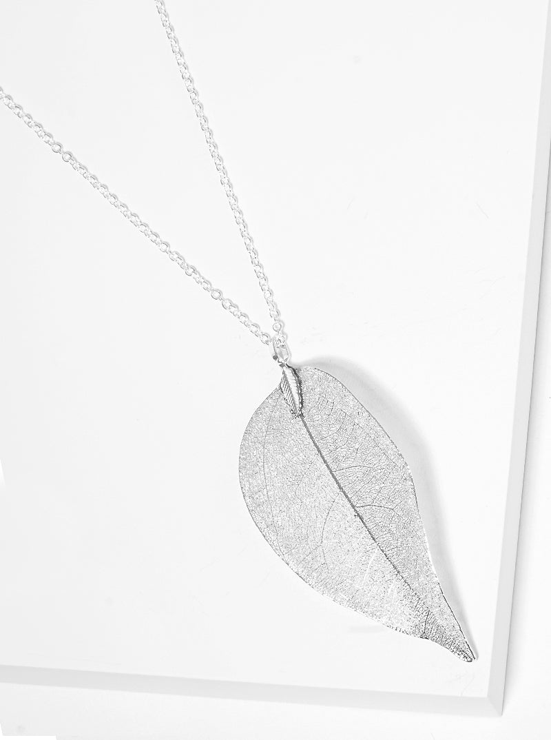 Filigree Leaf Pendant Lightweight Long Necklace