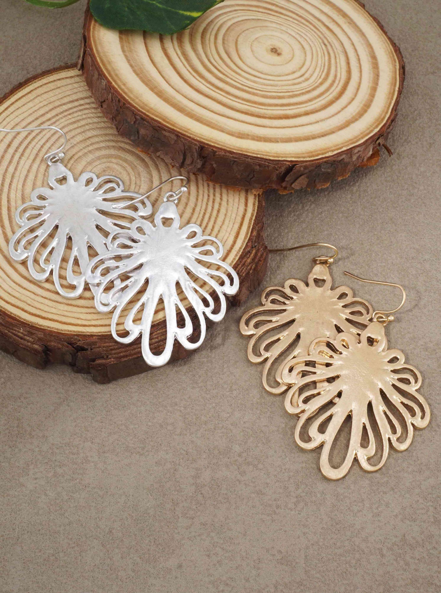 Floral-Filigree-Dangle-Drop-Earrings-33-QE1695-WG-2-UOEYU220064026K1011.jpg