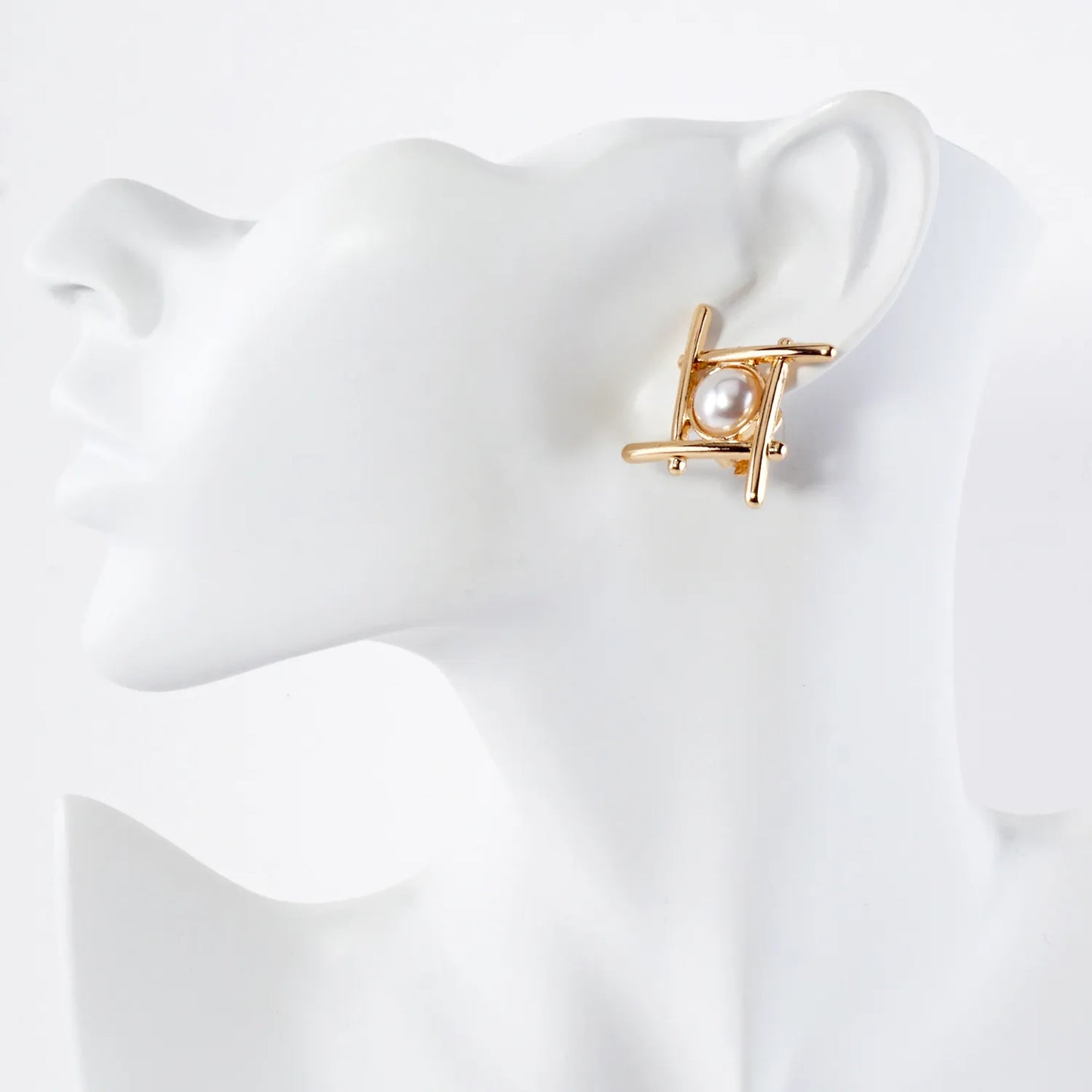 Geometric Square Frame Pearl Clip-On Earrings