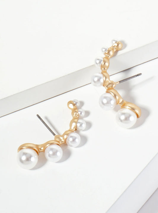 Graduated Pearl-Embedded Curve Post Earrings