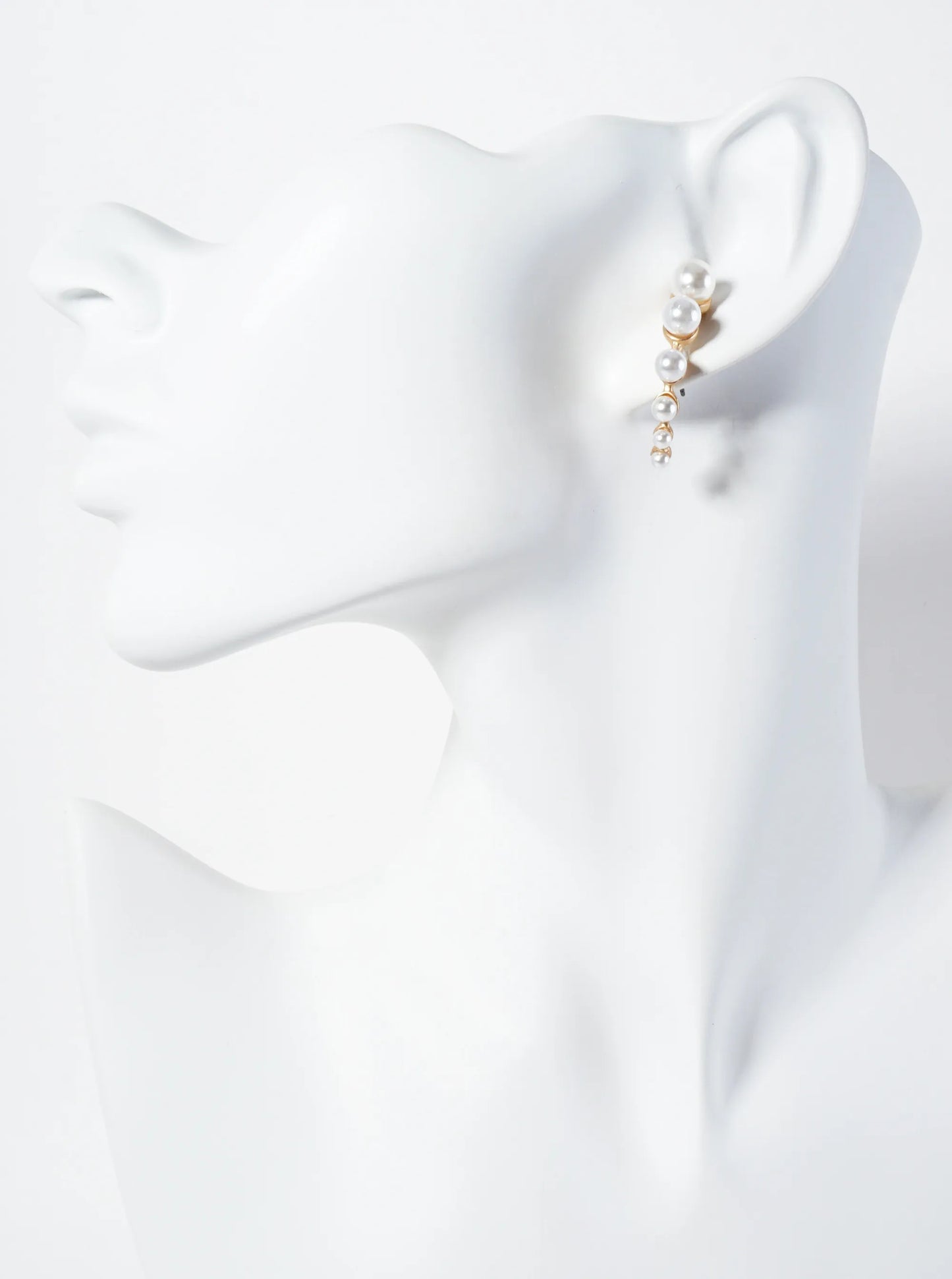 Graduated Pearl-Embedded Curve Post Earrings