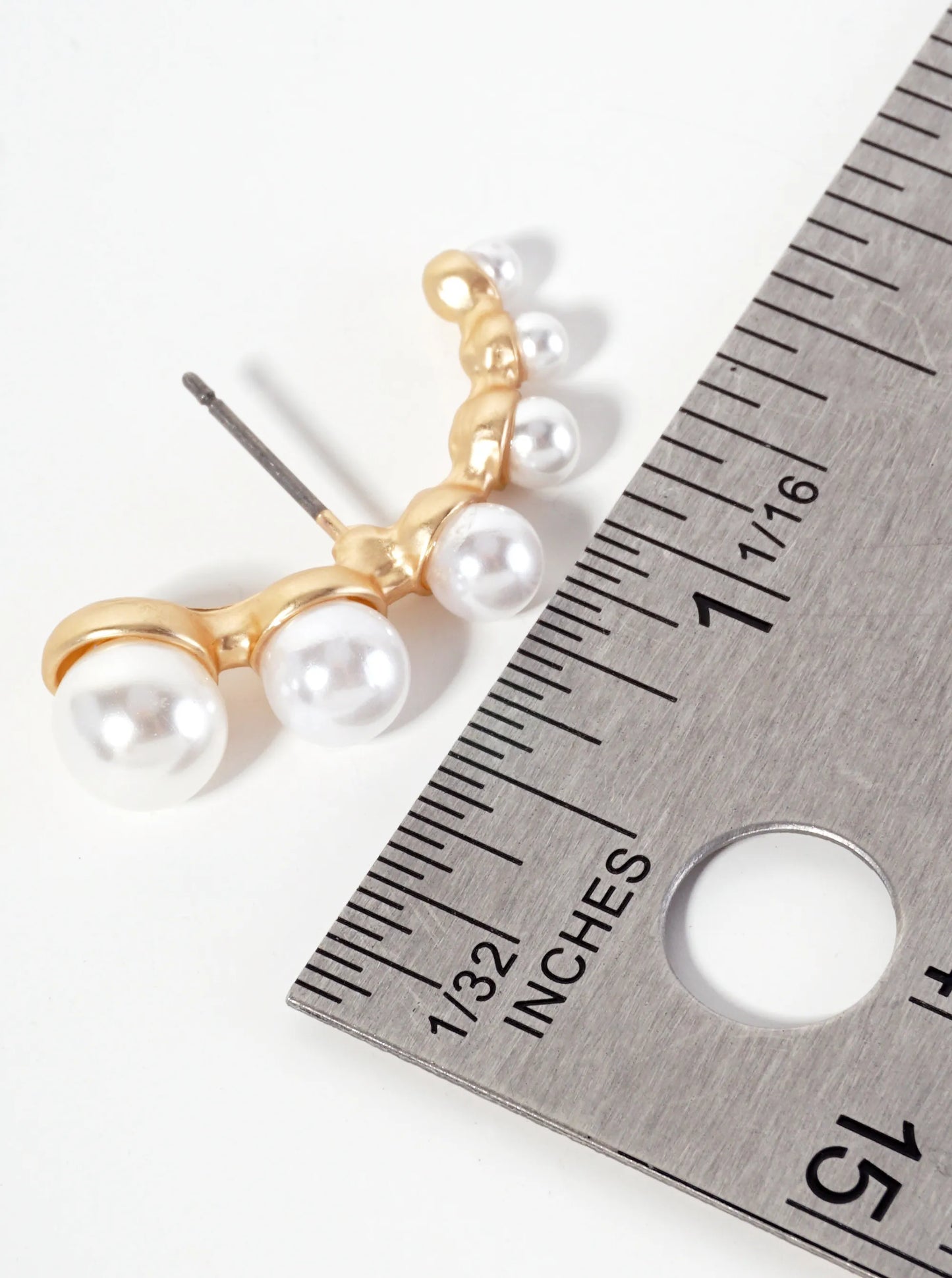 Graduated Pearl-Embedded Curve Post Earrings