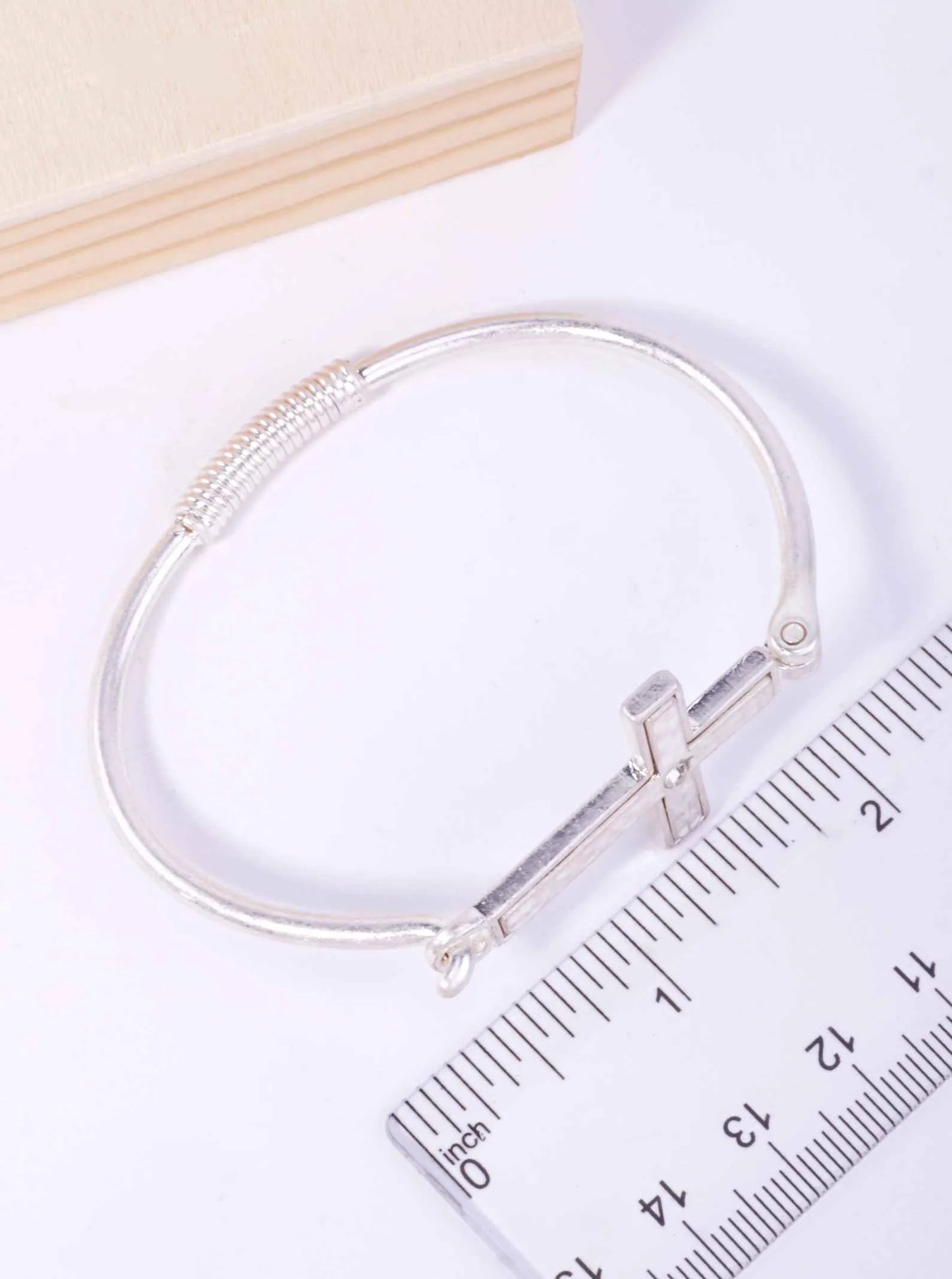 Hammered-Cross-Rhinestone-Bangle-Bracelet-33-QB2618-WSCR-1-AD1W2F28072526K0110.jpg