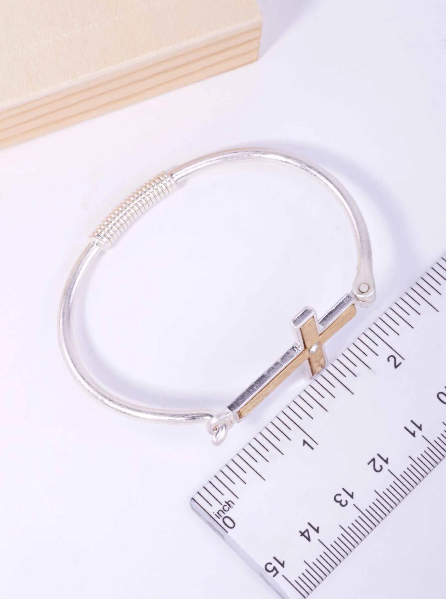 Hammered-Cross-Rhinestone-Bangle-Bracelet-33-QB2618-WSWGCR-1-QOO4PB28072526K0110.jpg