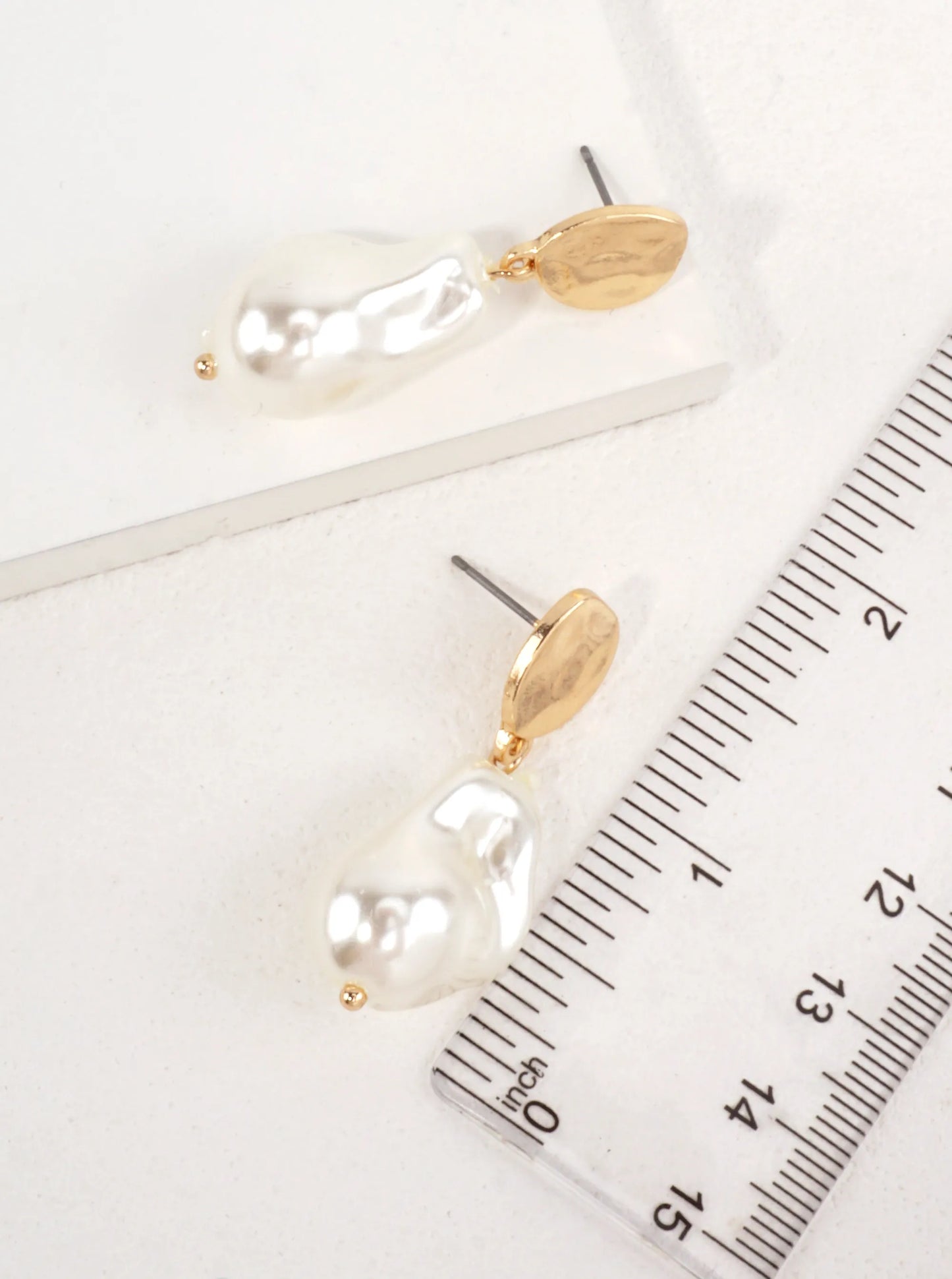 Hammered Oval Artistic Resin Pearl Earrings