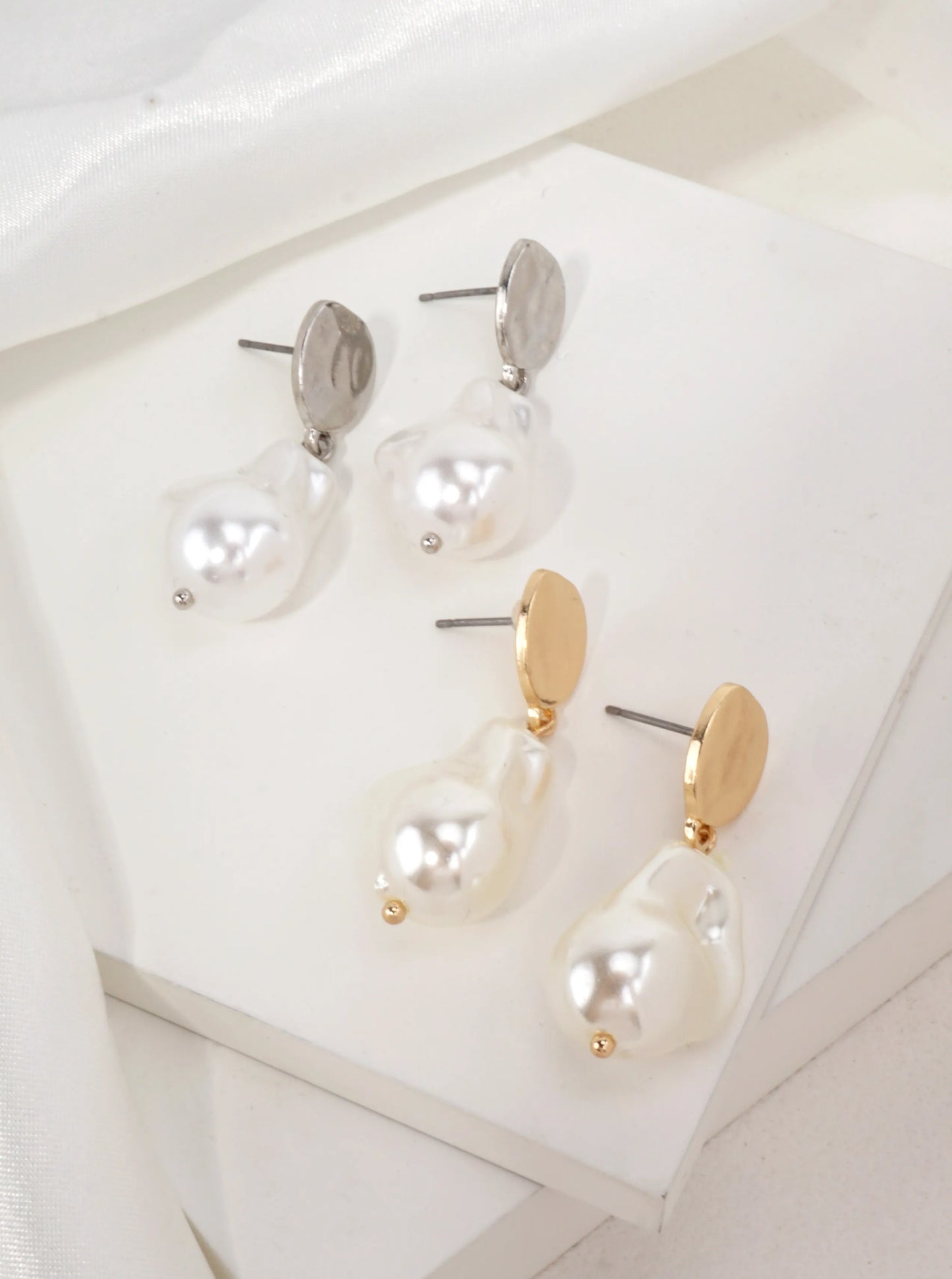 Hammered Oval Artistic Resin Pearl Earrings