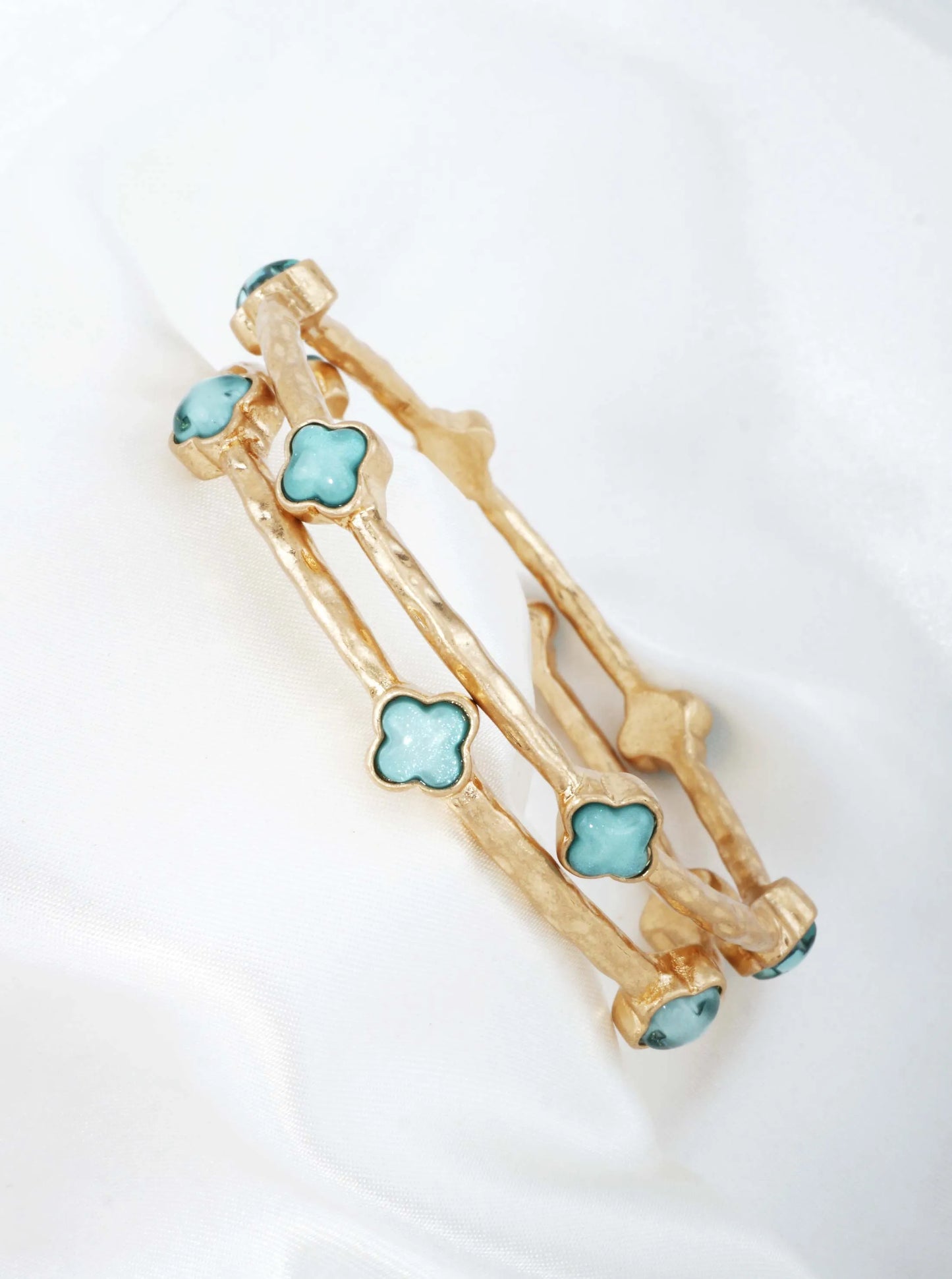 Hammered Quatrefoil Stone Bangle Bracelet