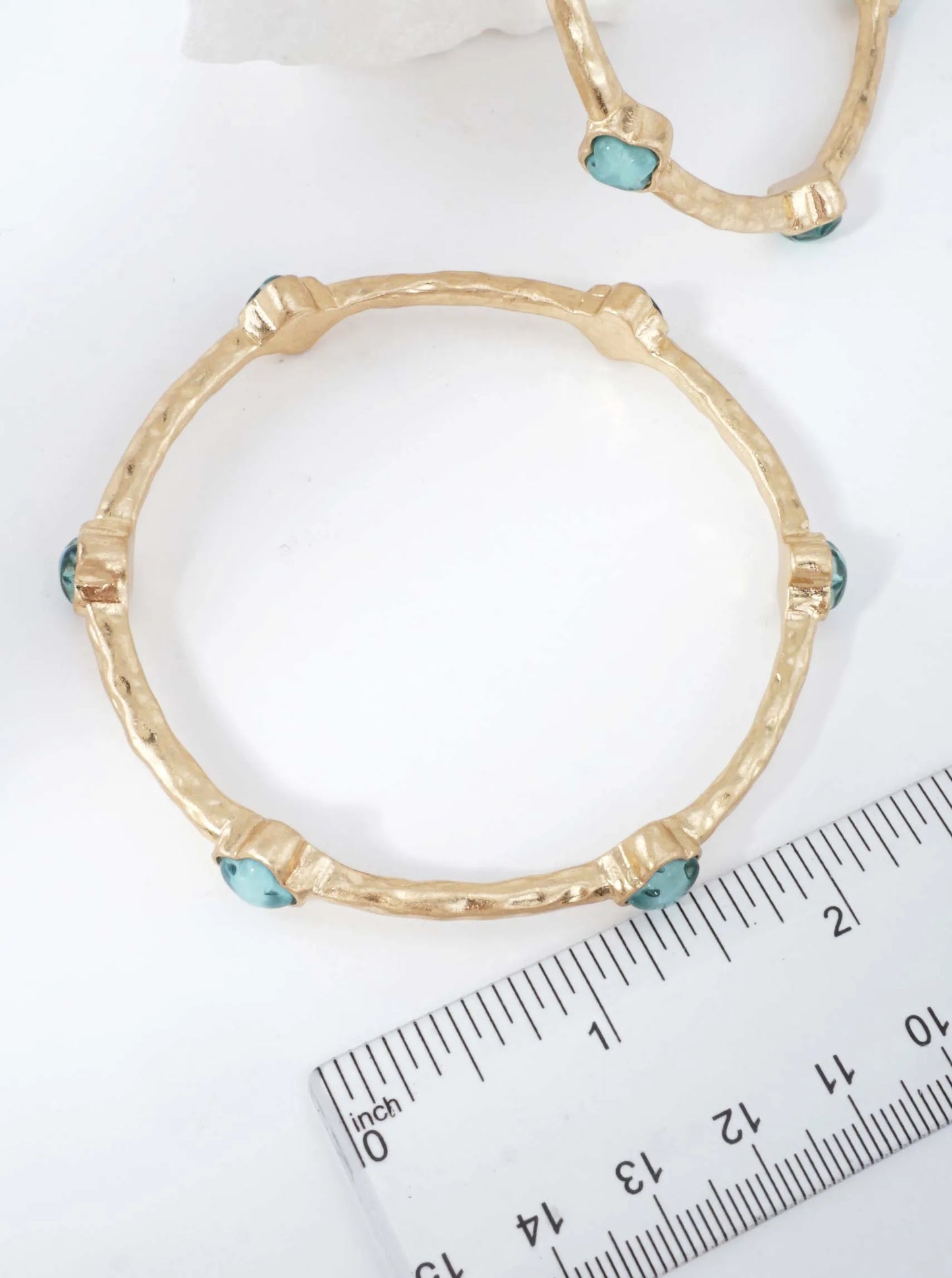 Hammered Quatrefoil Stone Bangle Bracelet