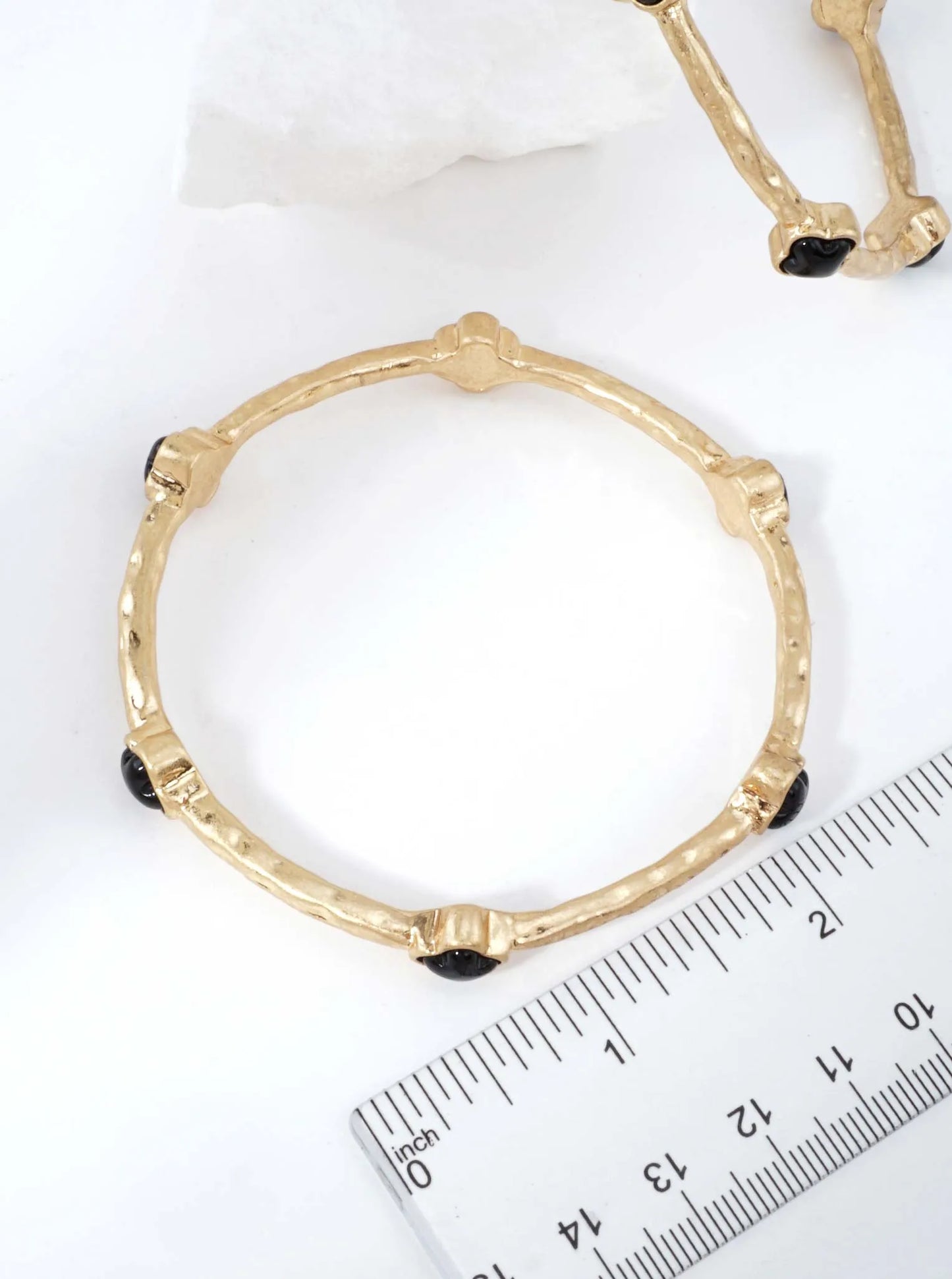 Hammered-Quatrefoil-Stone-Bangle-Bracelet-33-JB2522-WGBK-1-E0F5FH08072626K1026.jpg
